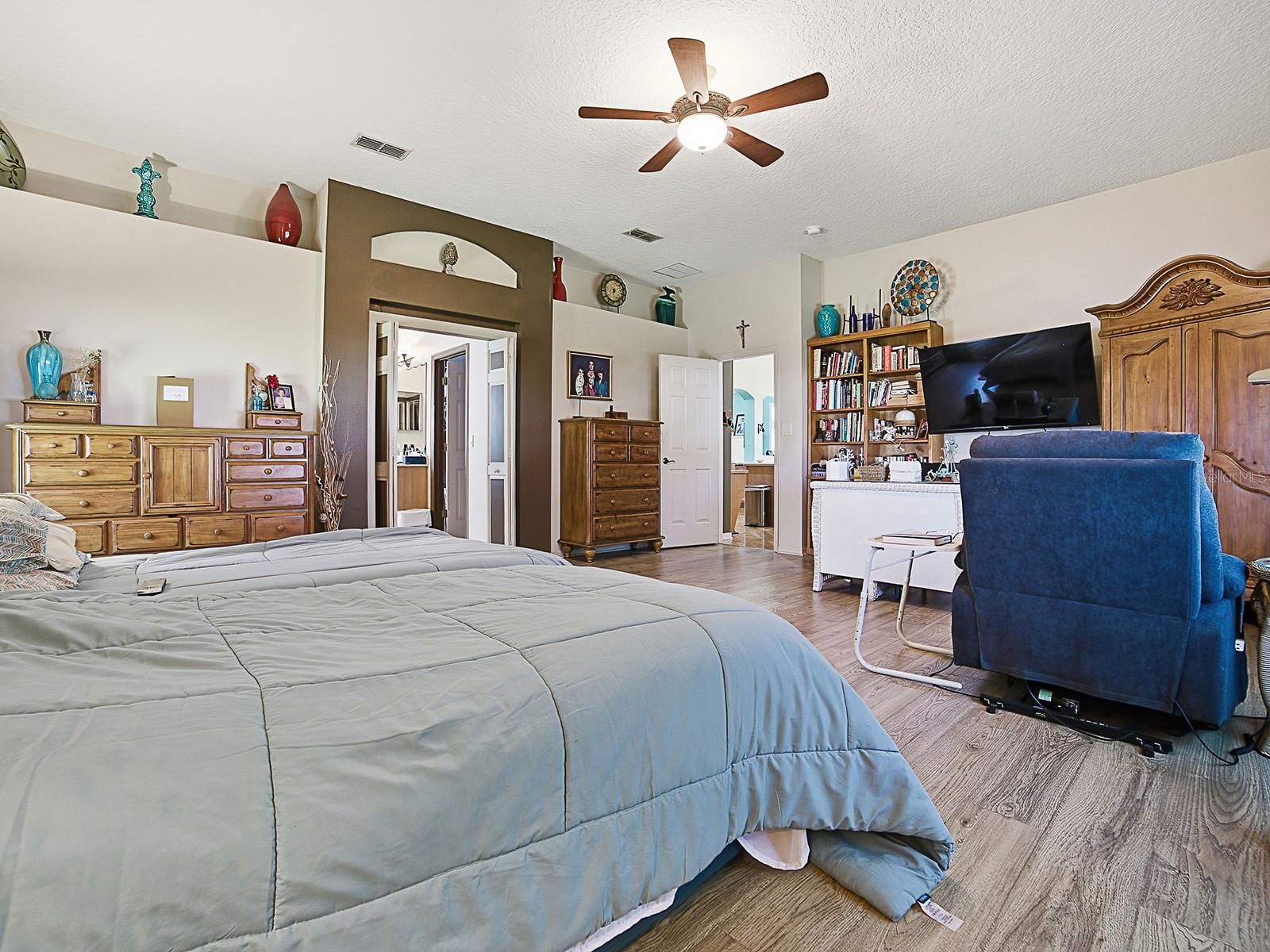 Image 29 of 54 For 24511 Bocage Way