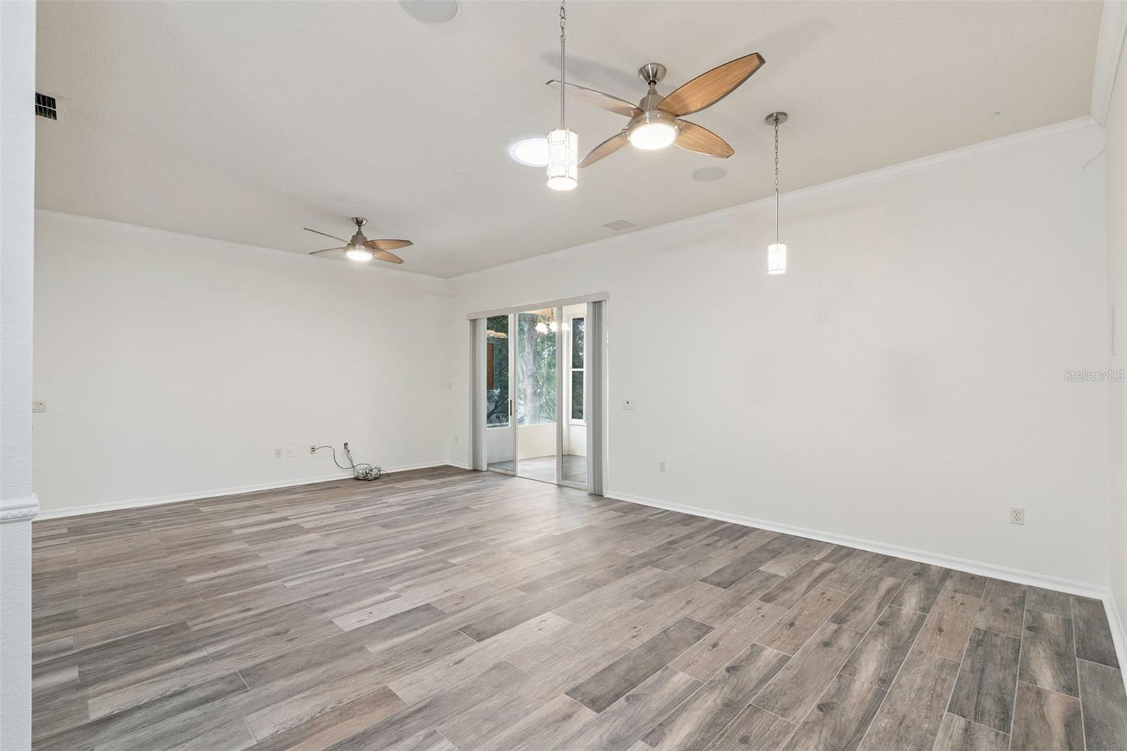 Image 4 of 38 For 813 Summit Greens Boulevard