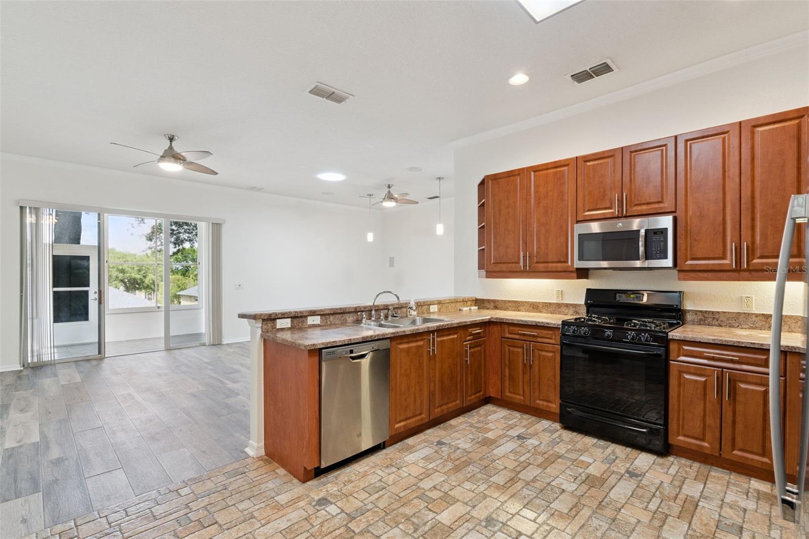 Image 6 of 38 For 813 Summit Greens Boulevard