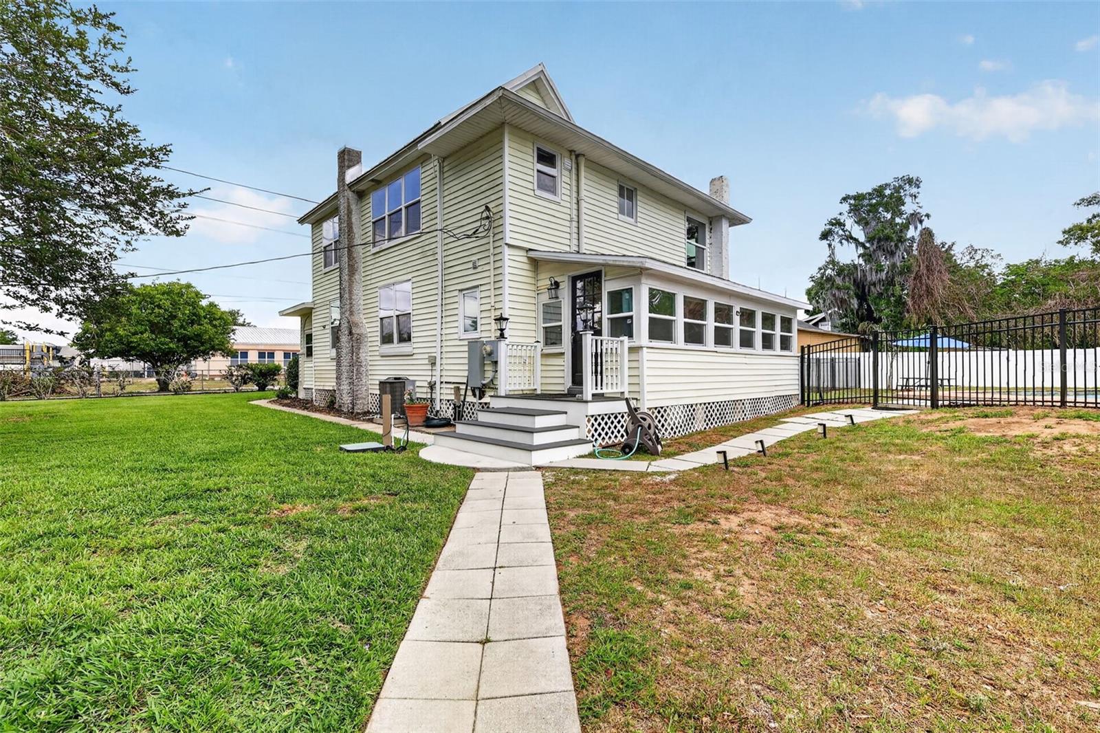 Image 37 of 76 For 708 Lemon Avenue