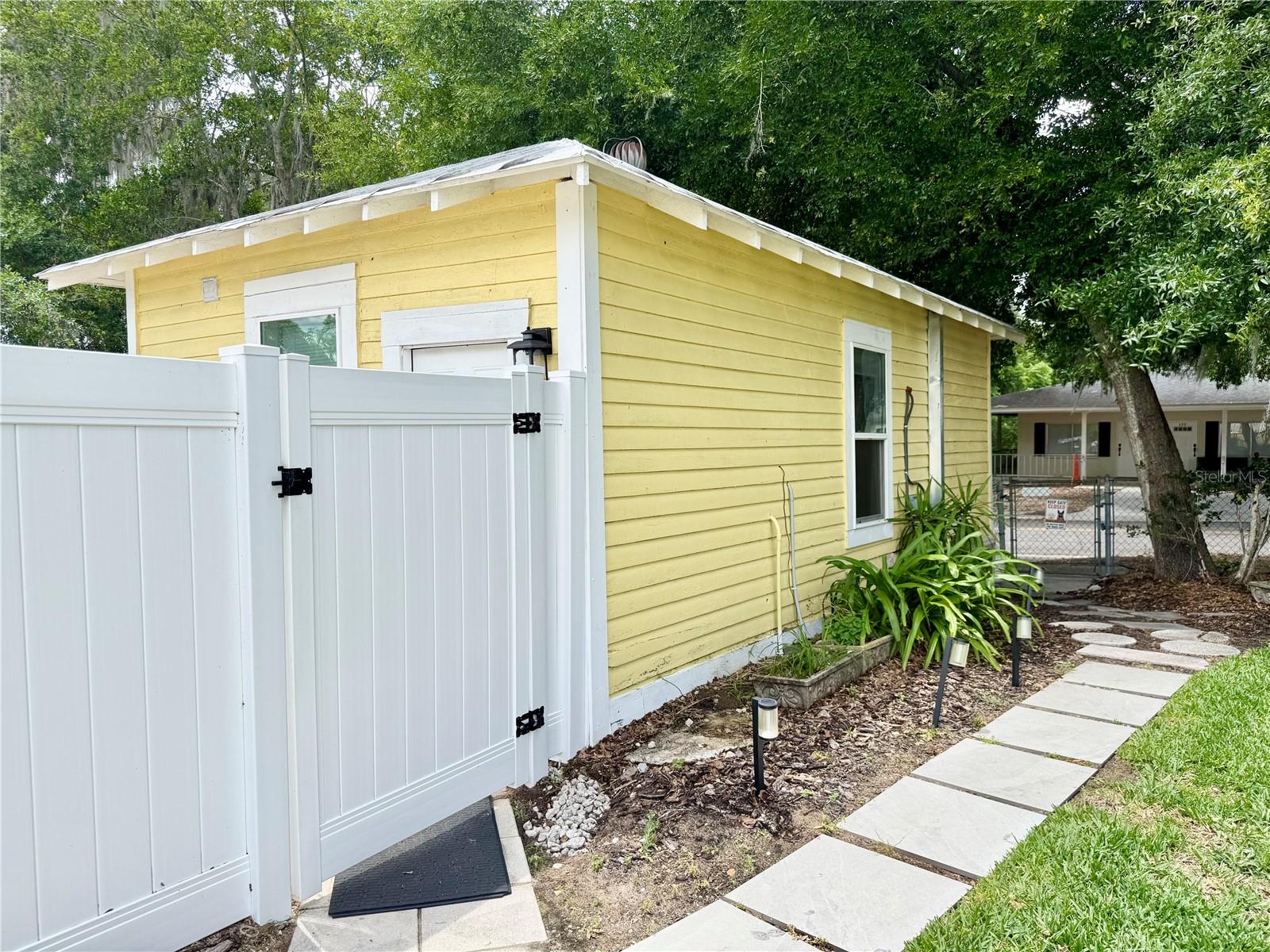 Image 40 of 76 For 708 Lemon Avenue