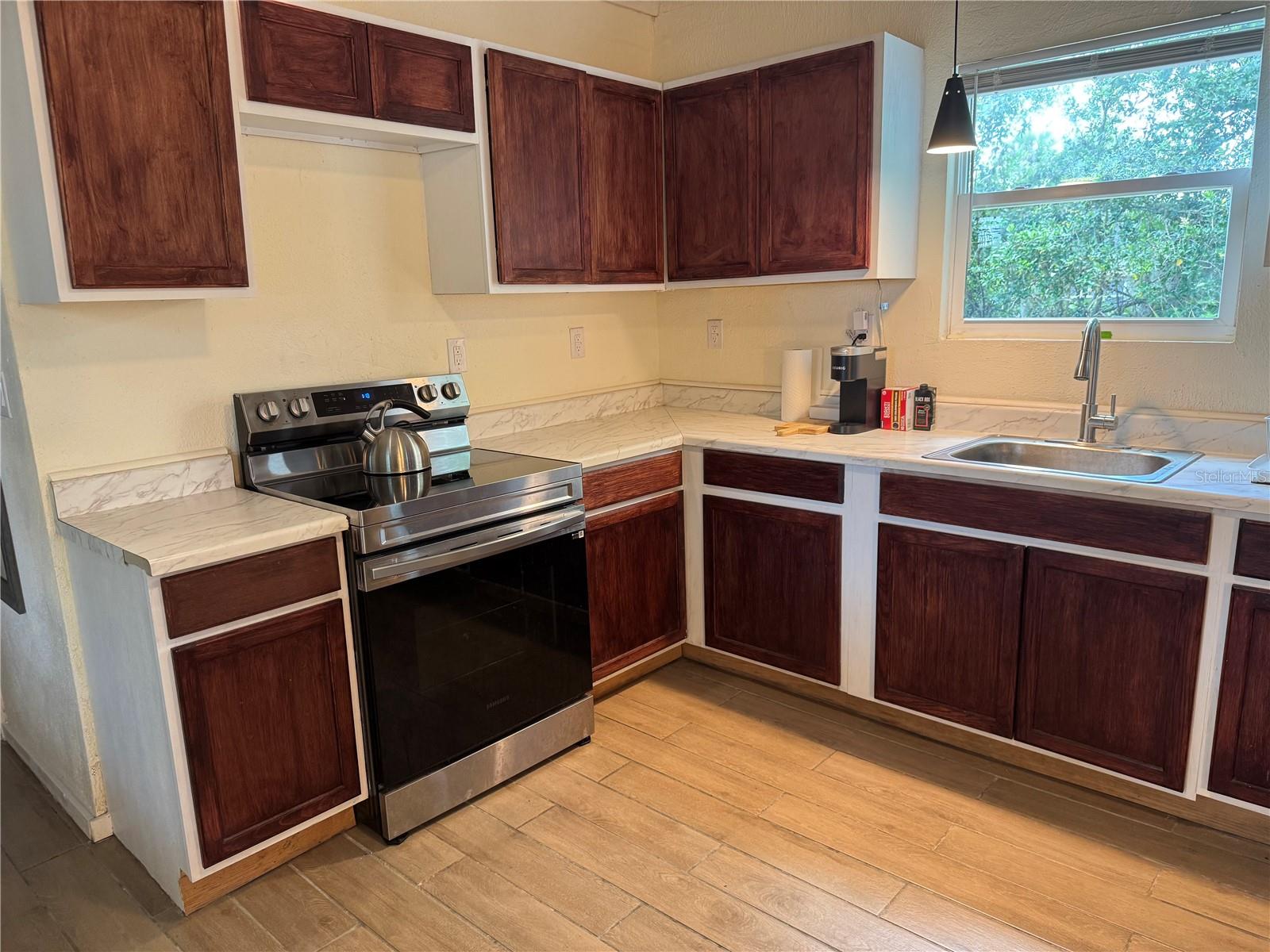 Image 46 of 76 For 708 Lemon Avenue