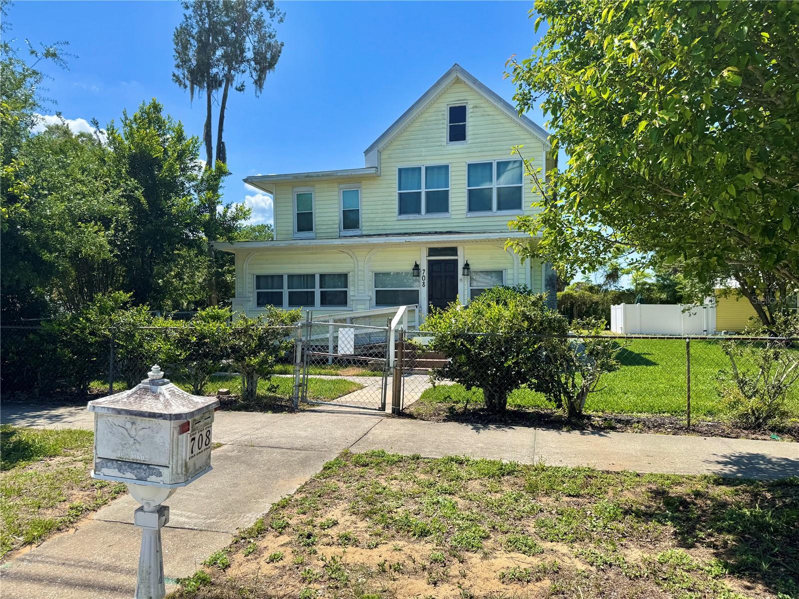 Image 5 of 76 For 708 Lemon Avenue
