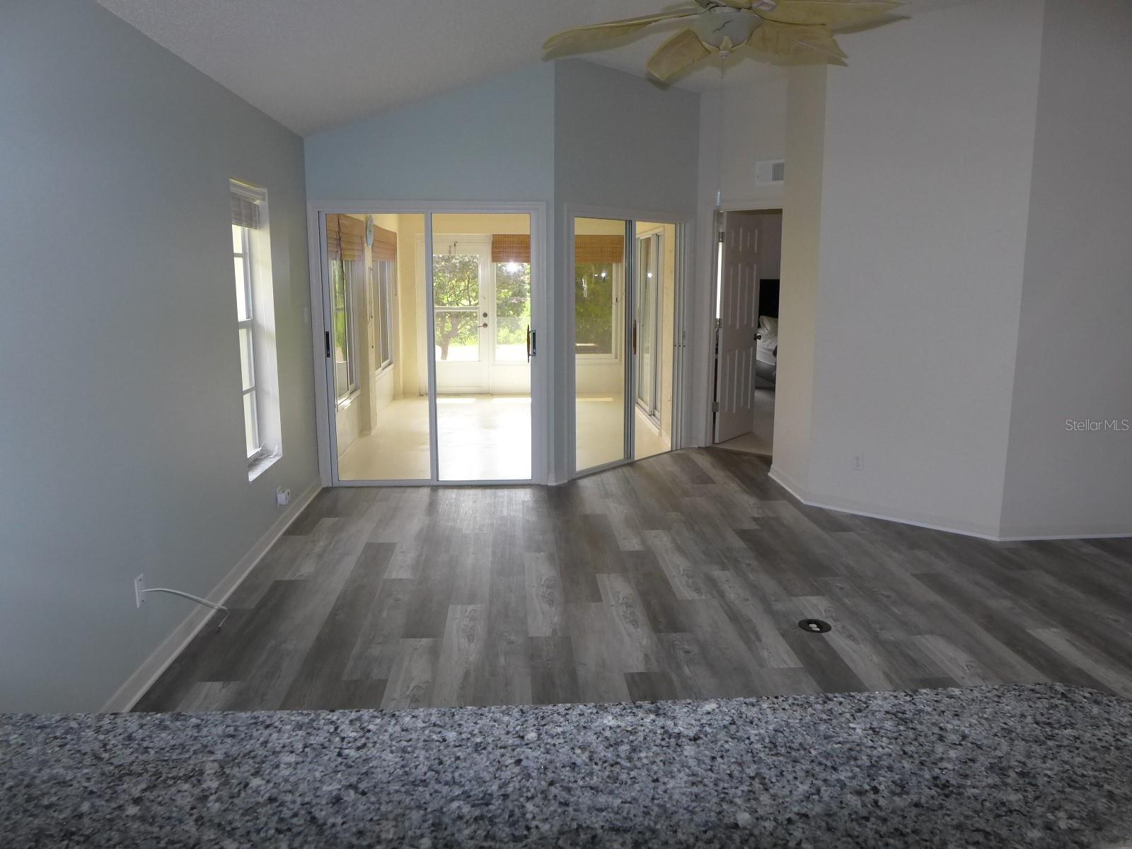 Image 6 of 14 For 21721 King Richards Way