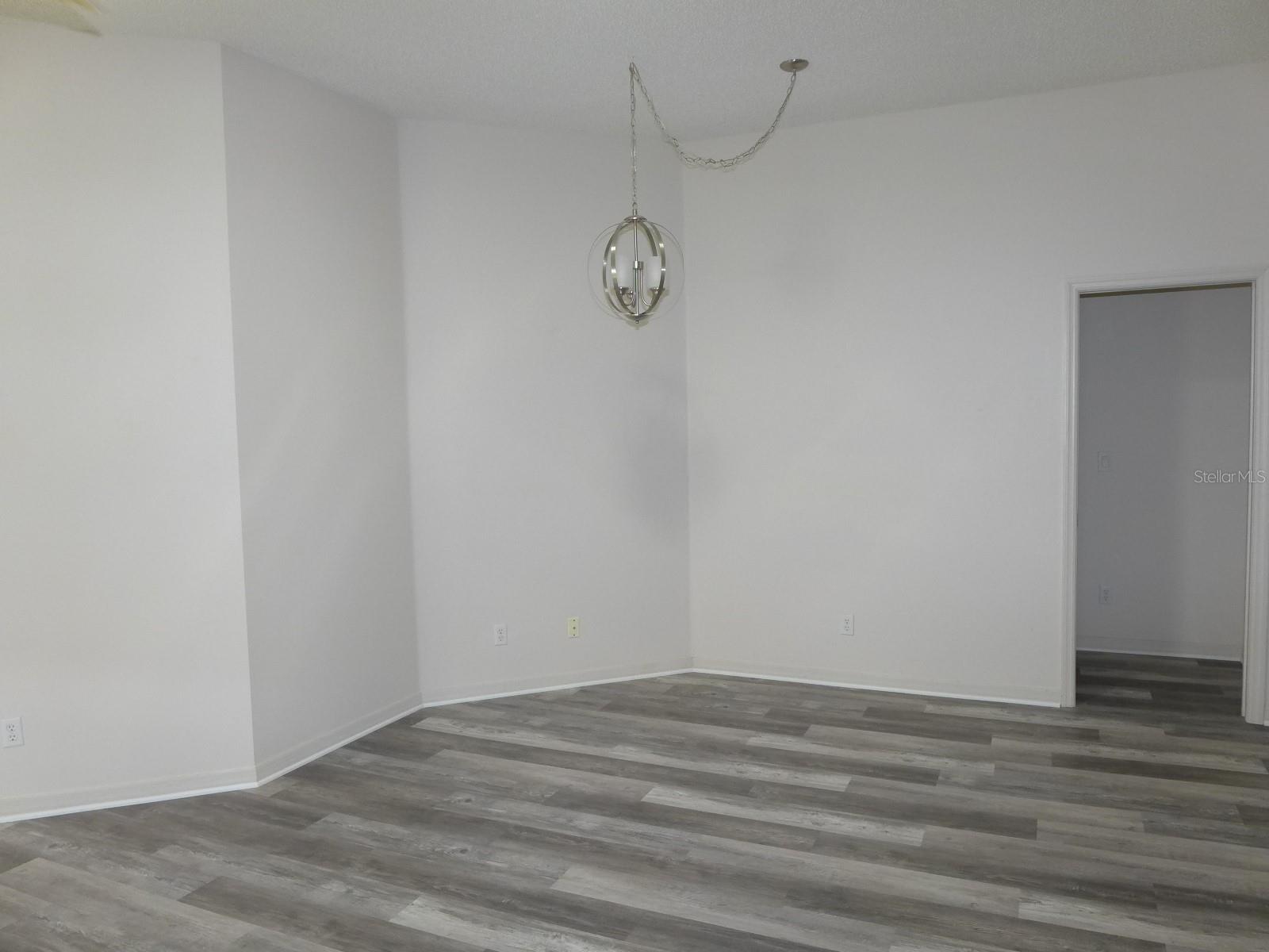 Image 7 of 14 For 21721 King Richards Way