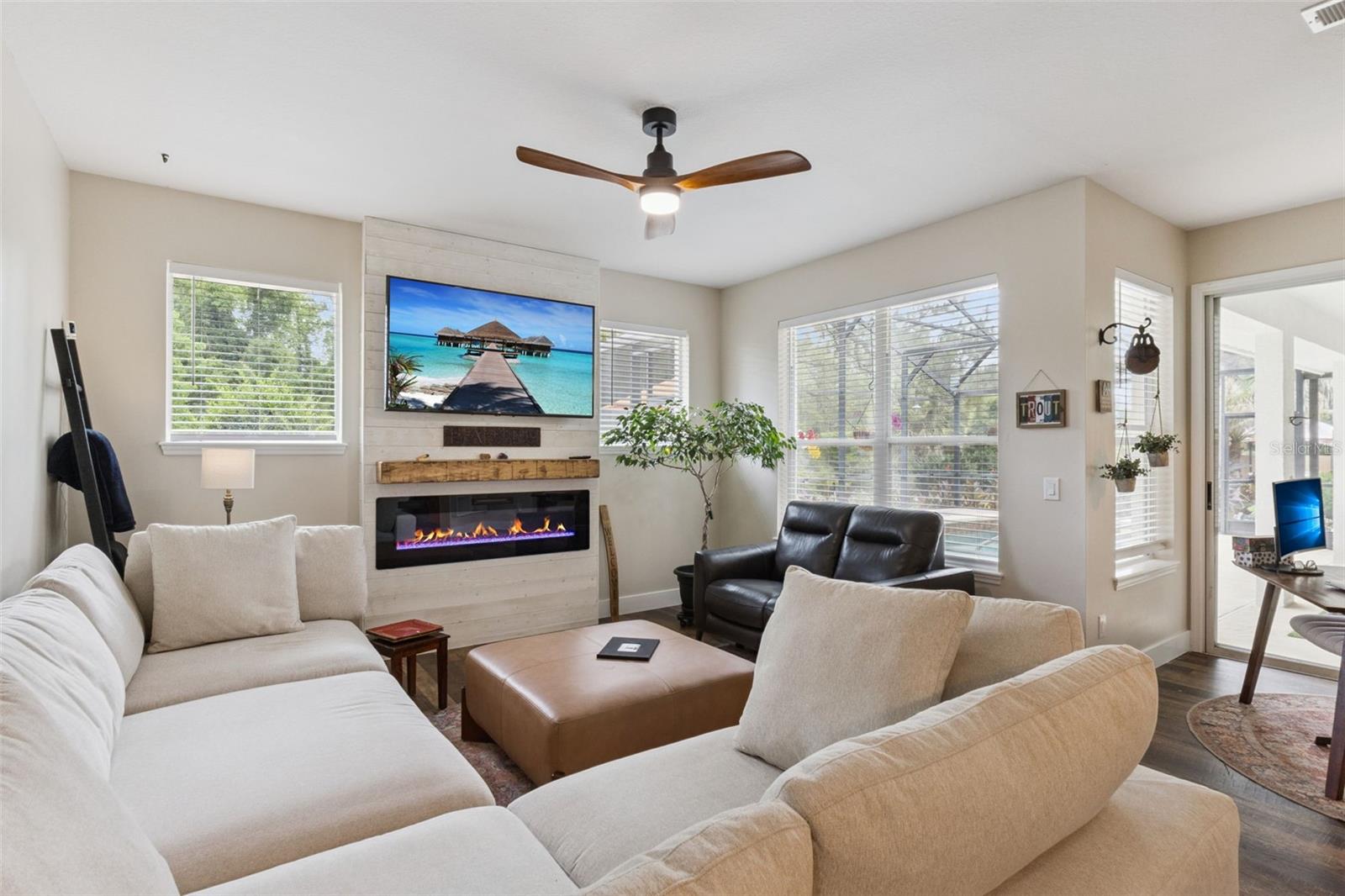 Listing photo id 9 for 2360 Park Forest Boulevard