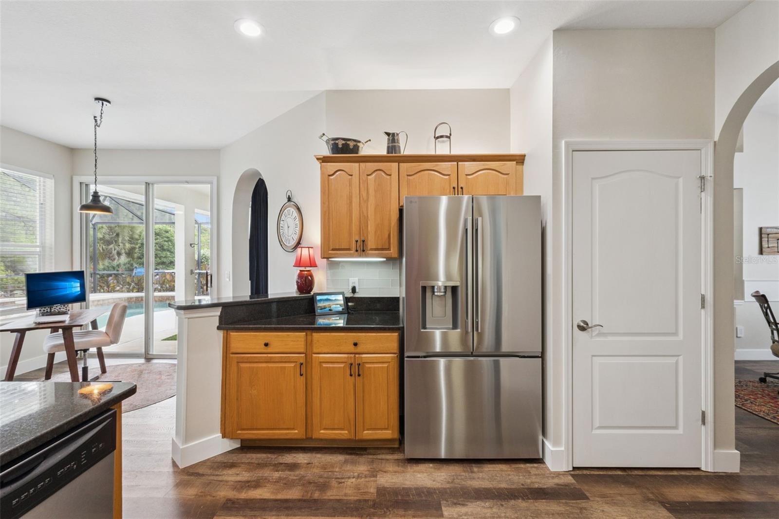 Listing photo id 13 for 2360 Park Forest Boulevard