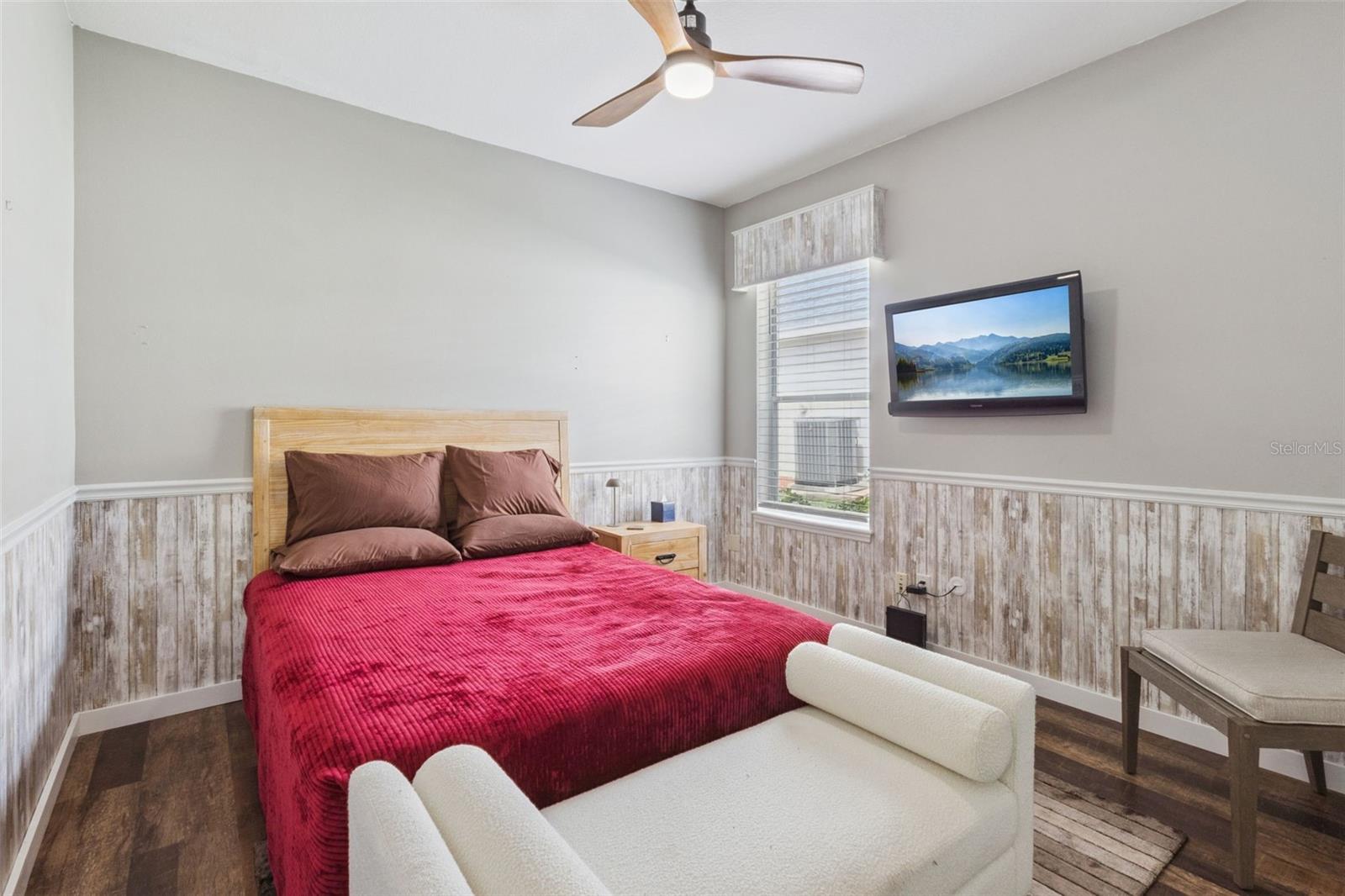 Listing photo id 21 for 2360 Park Forest Boulevard