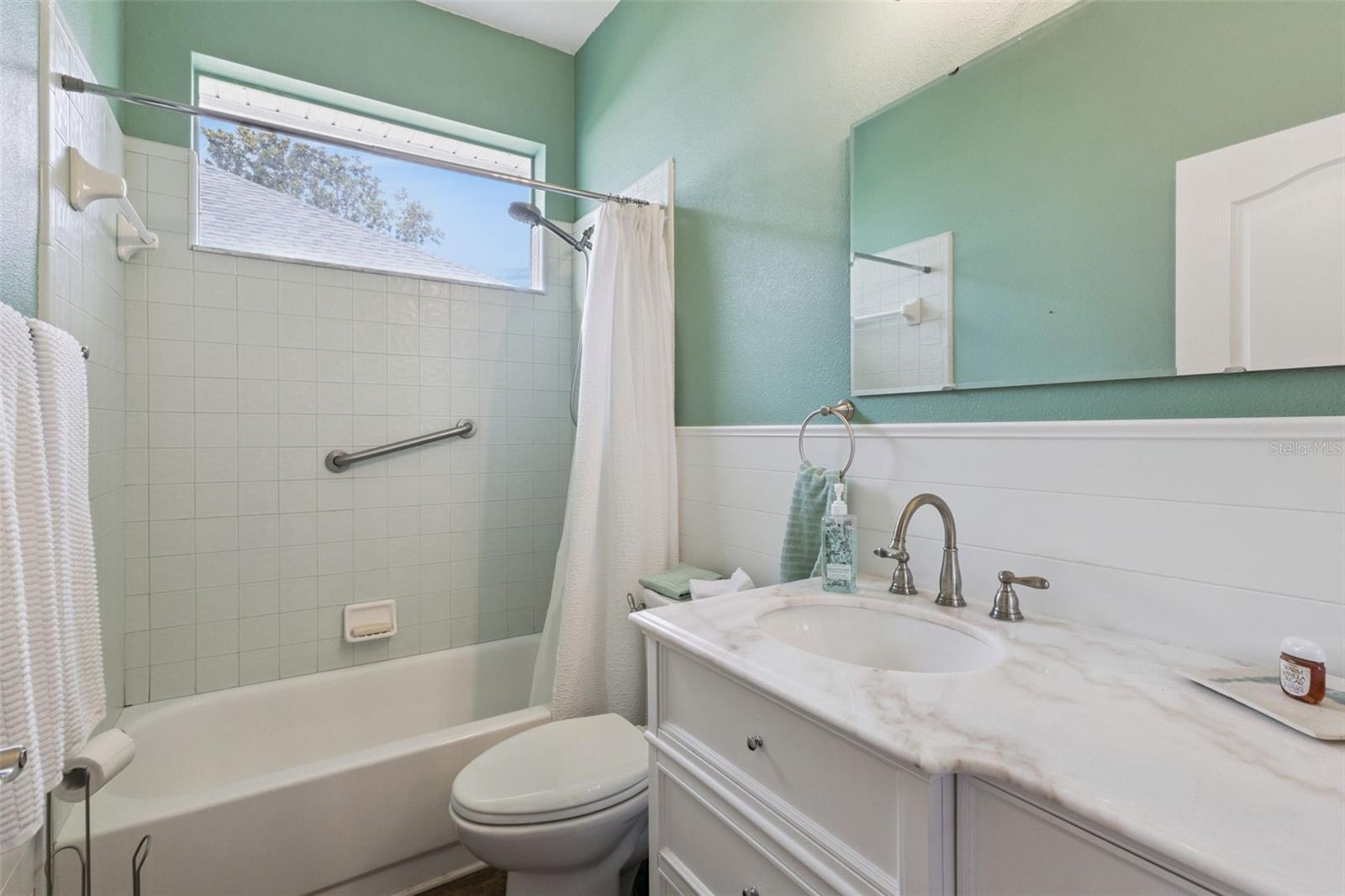 Listing photo id 26 for 2360 Park Forest Boulevard