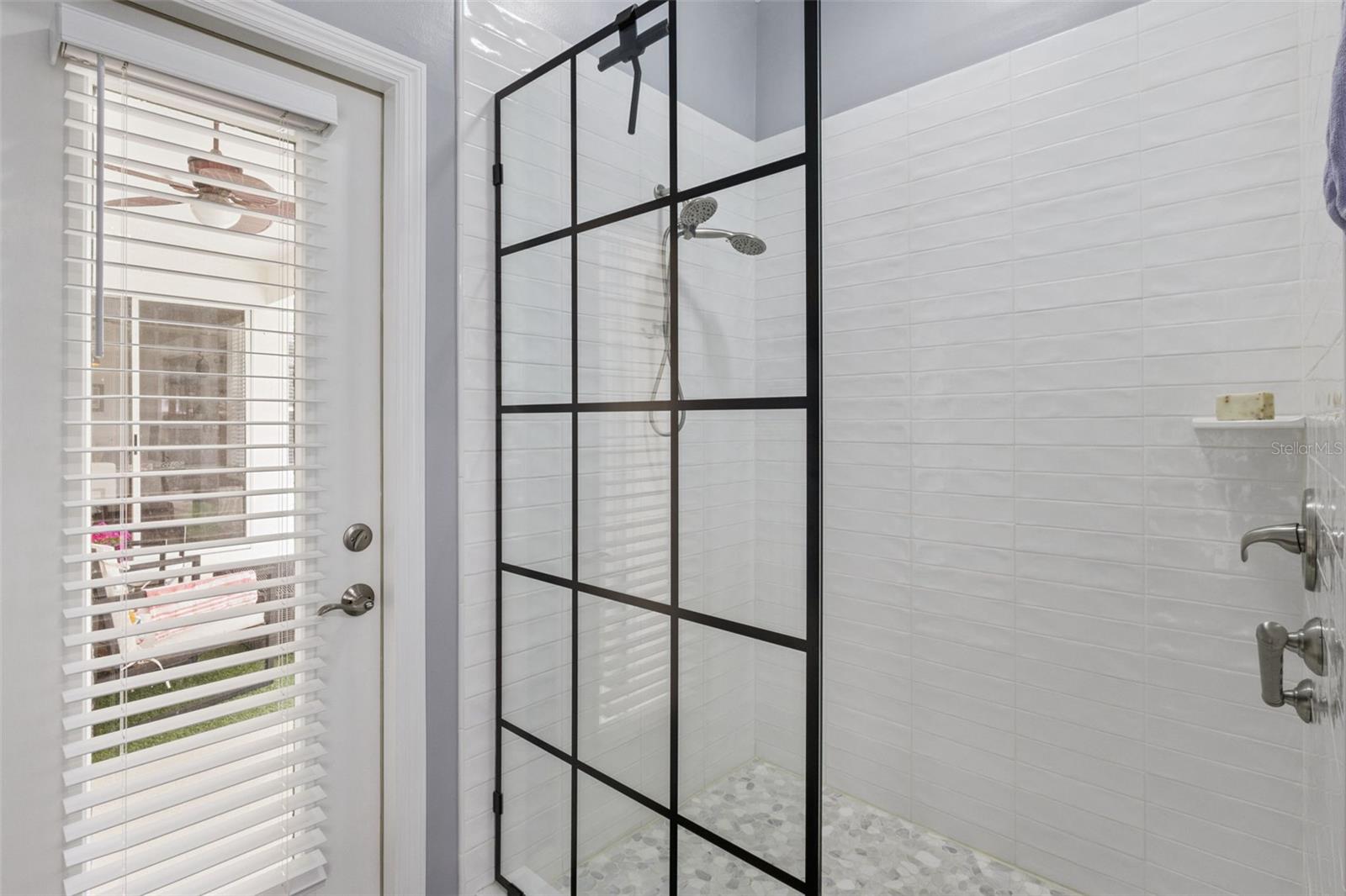 Listing photo id 29 for 2360 Park Forest Boulevard