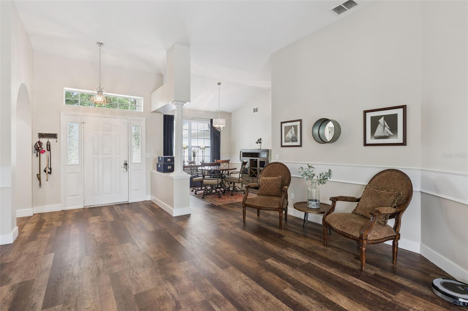 Listing photo id 2 for 2360 Park Forest Boulevard