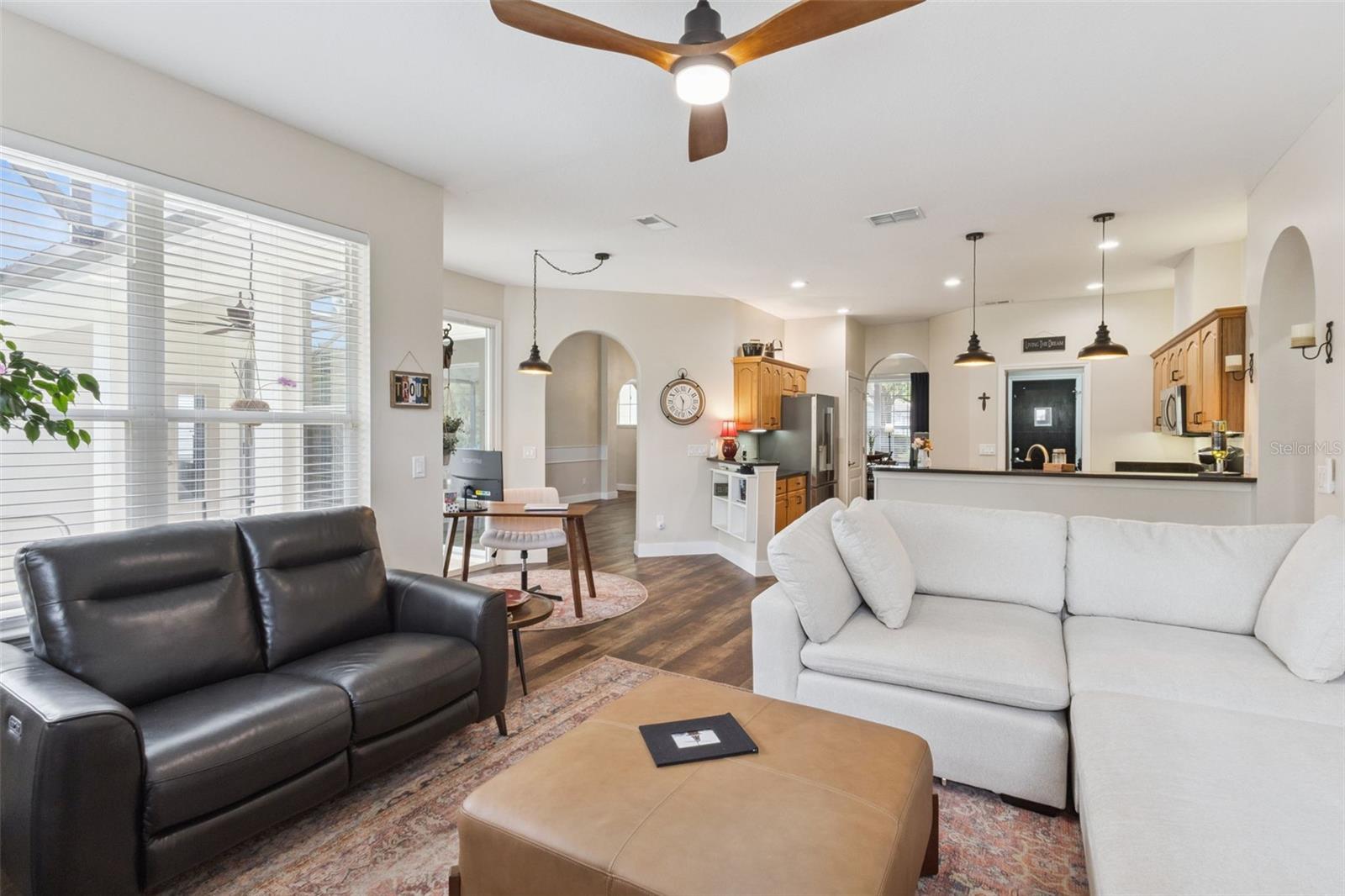 Listing photo id 7 for 2360 Park Forest Boulevard