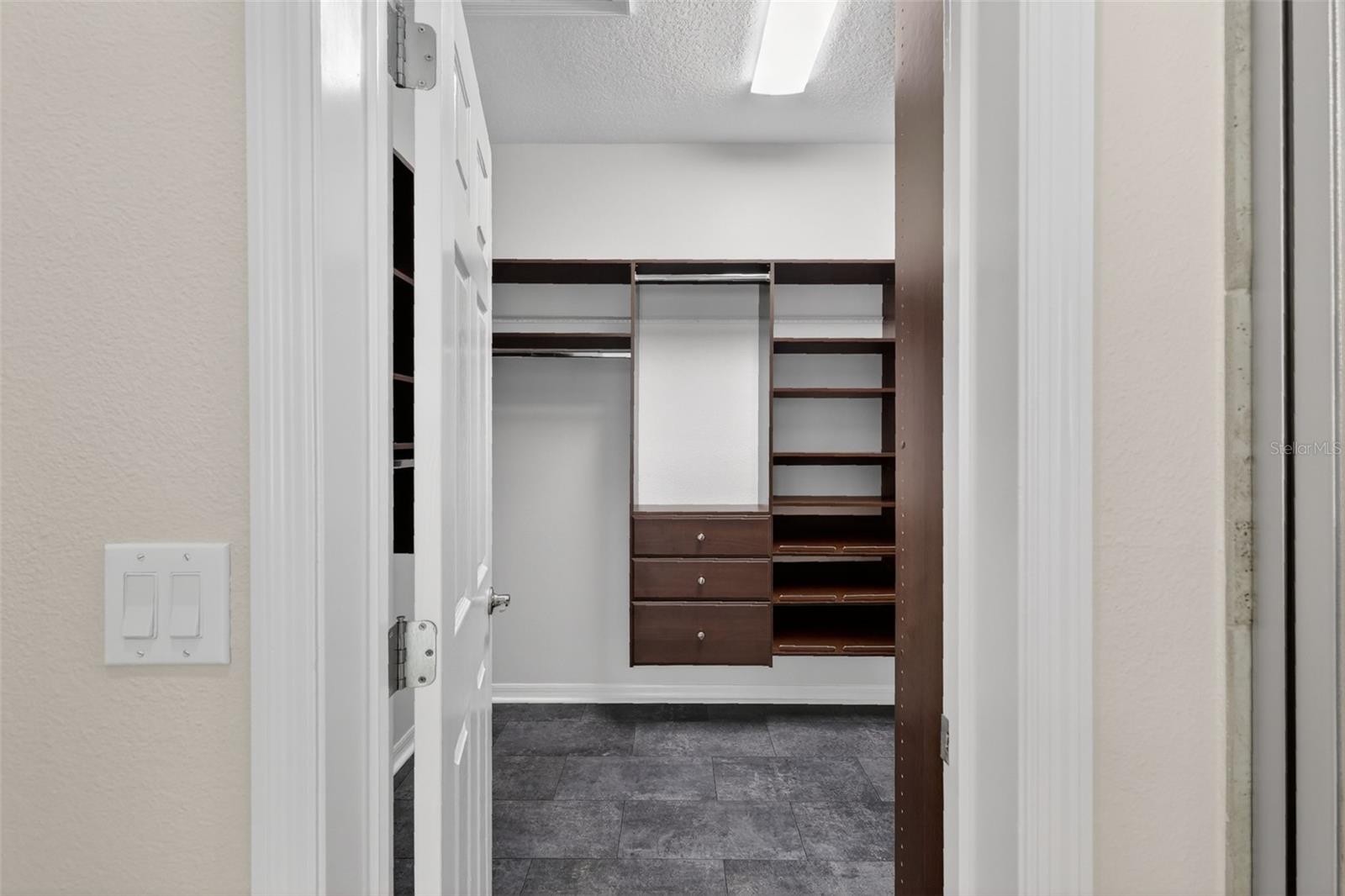 Image 23 of 42 For 769 Alcove Dr