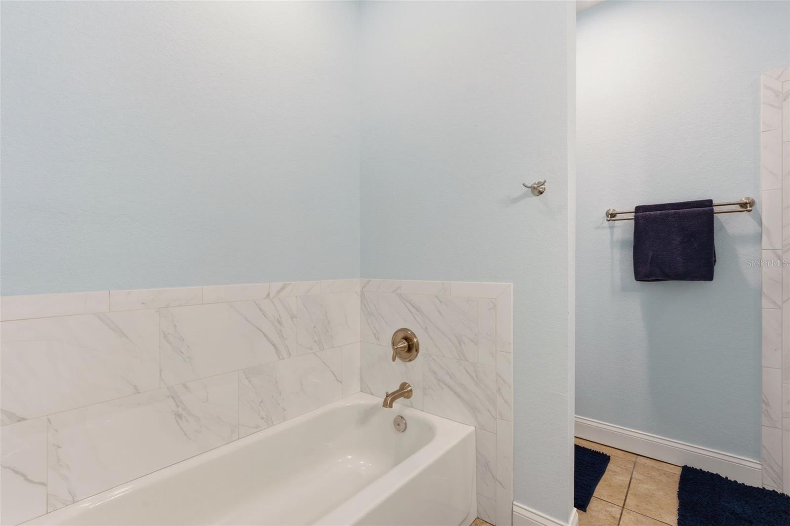 Image 25 of 40 For 13334 Country Club Drive