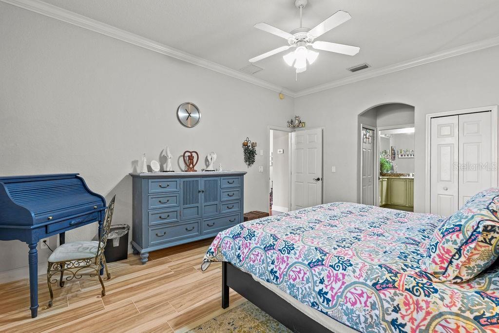 Image 18 of 45 For 1016 Green Gate Boulevard