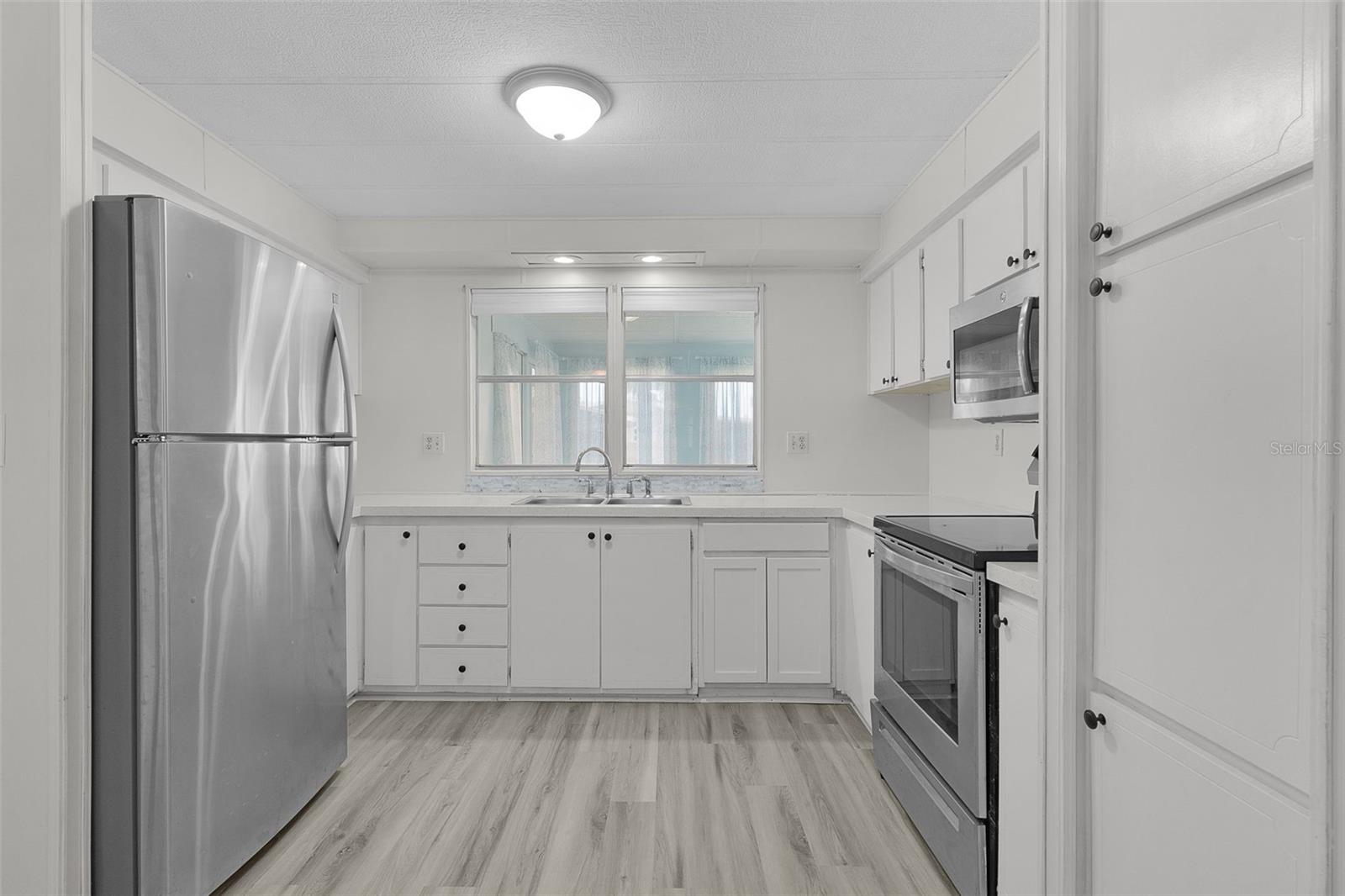 Image 11 of 48 For 30 Riverview Drive