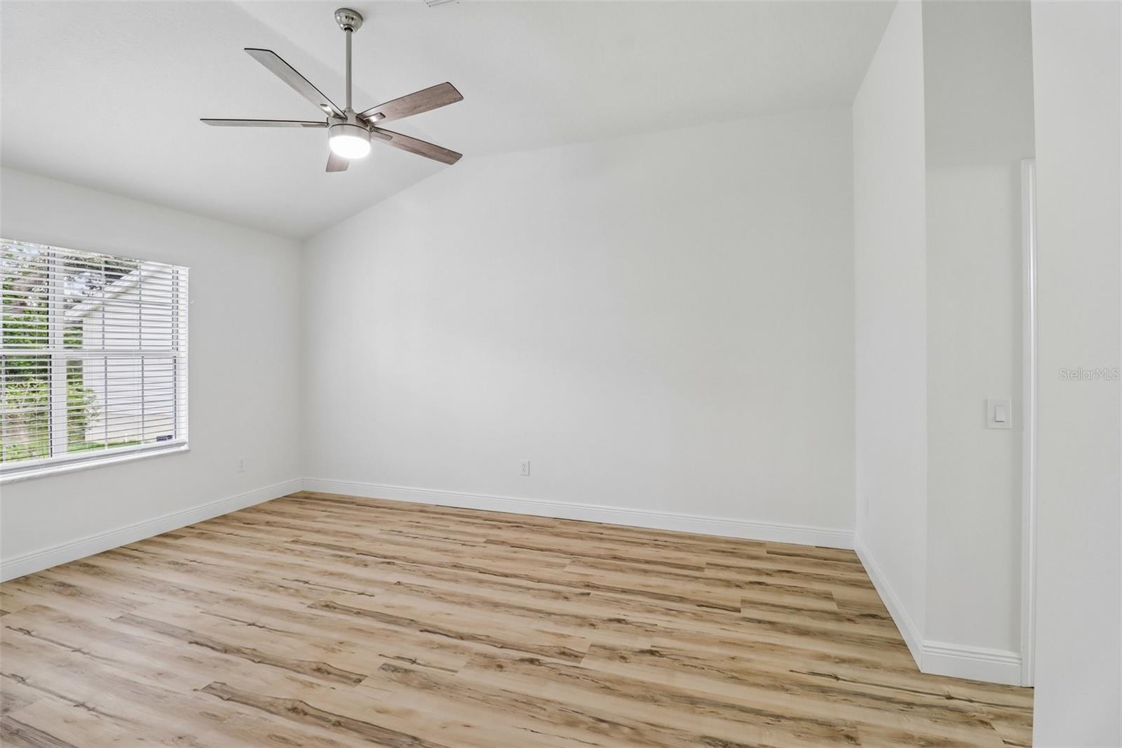 Image 13 of 53 For 207 Desota Court