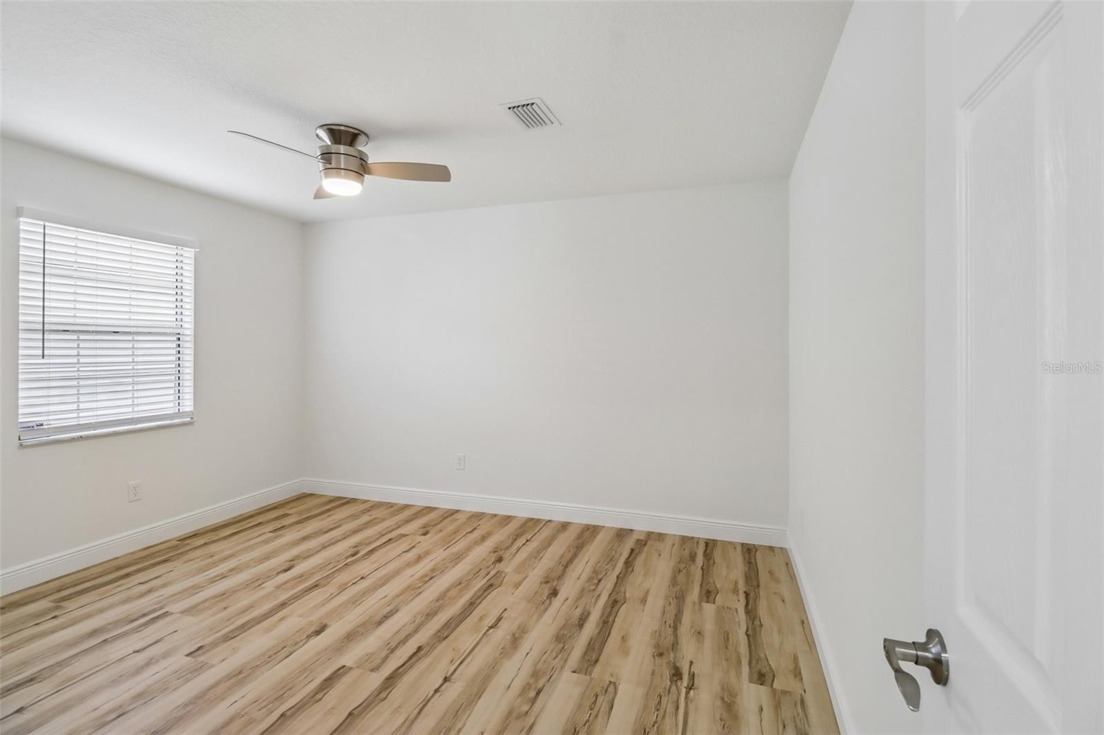 Image 21 of 53 For 207 Desota Court