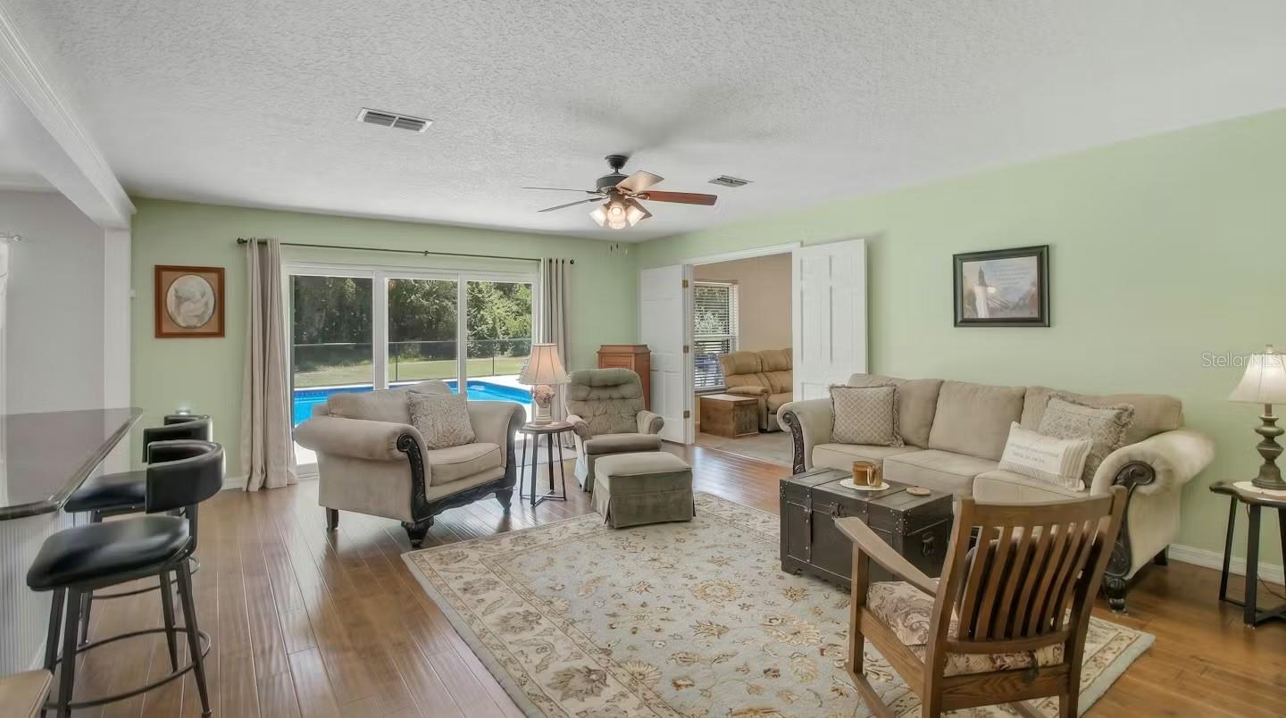 Image 10 of 47 For 17373 130th Avenue