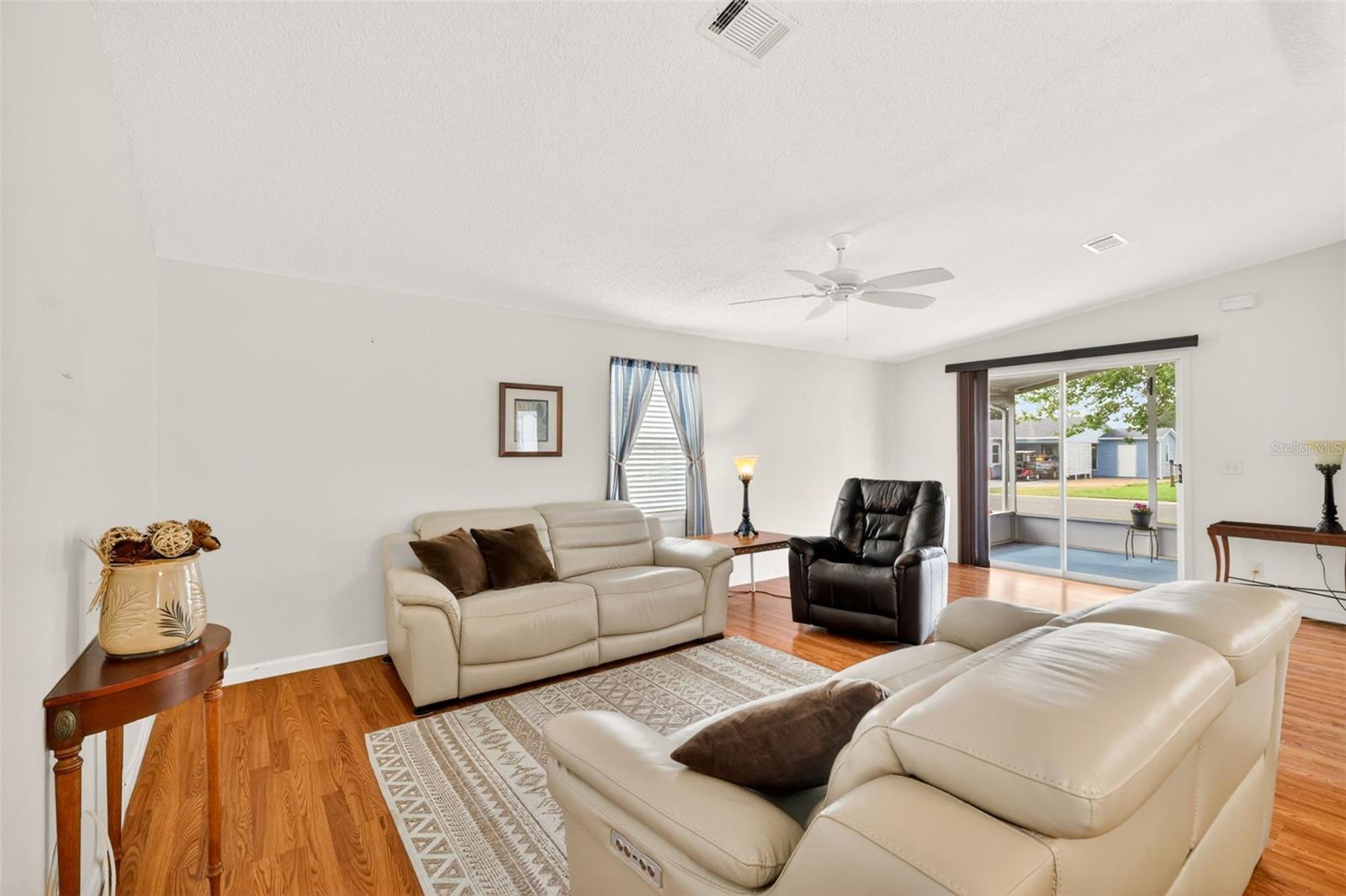 Image 10 of 23 For 728 Prado Drive