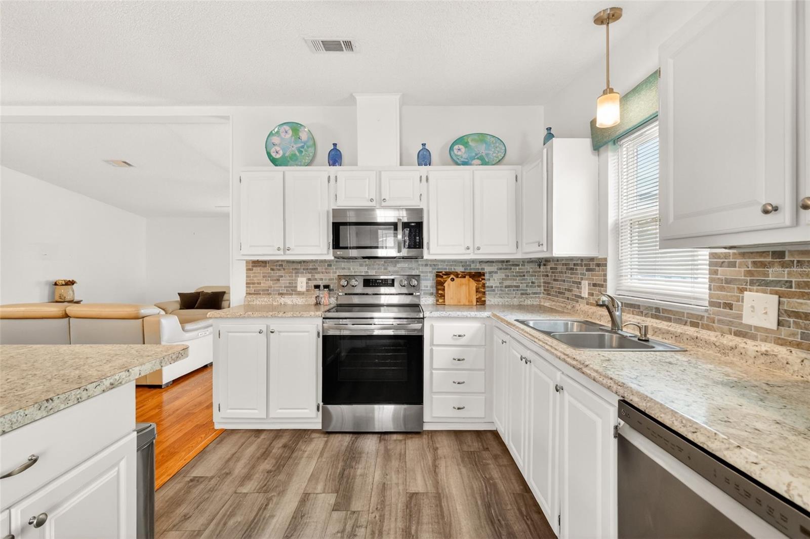 Image 5 of 23 For 728 Prado Drive
