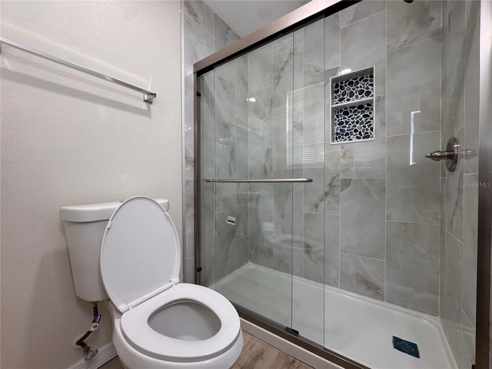 Image 15 of 18 For 791 Lake Avenue 6