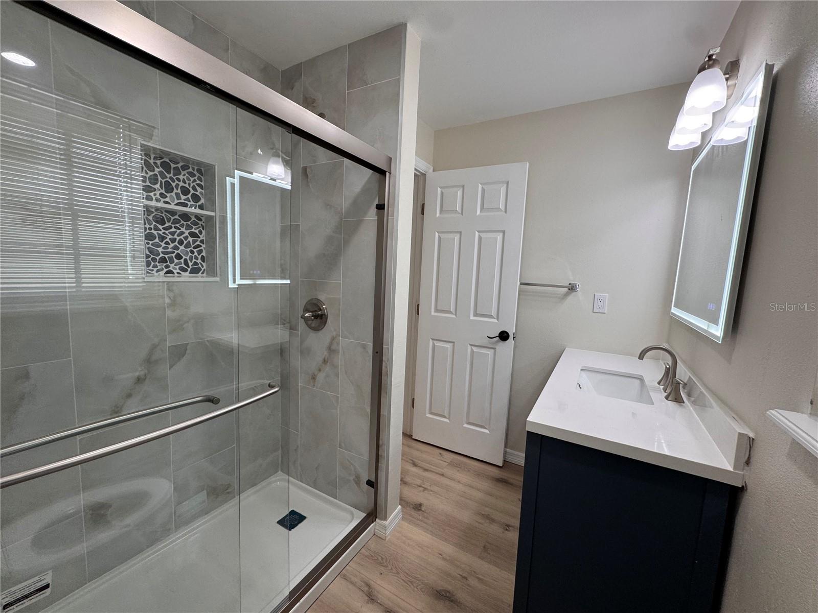 Image 16 of 18 For 791 Lake Avenue 6