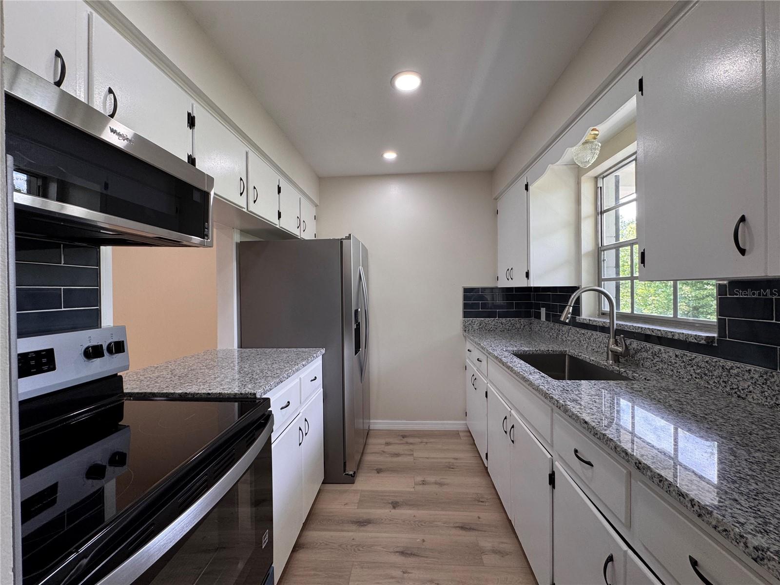 Image 4 of 18 For 791 Lake Avenue 6