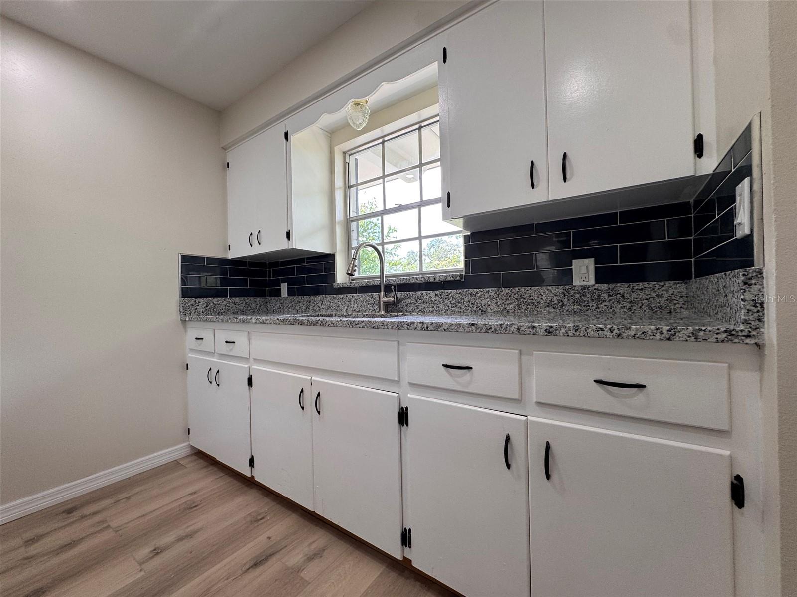 Image 5 of 18 For 791 Lake Avenue 6