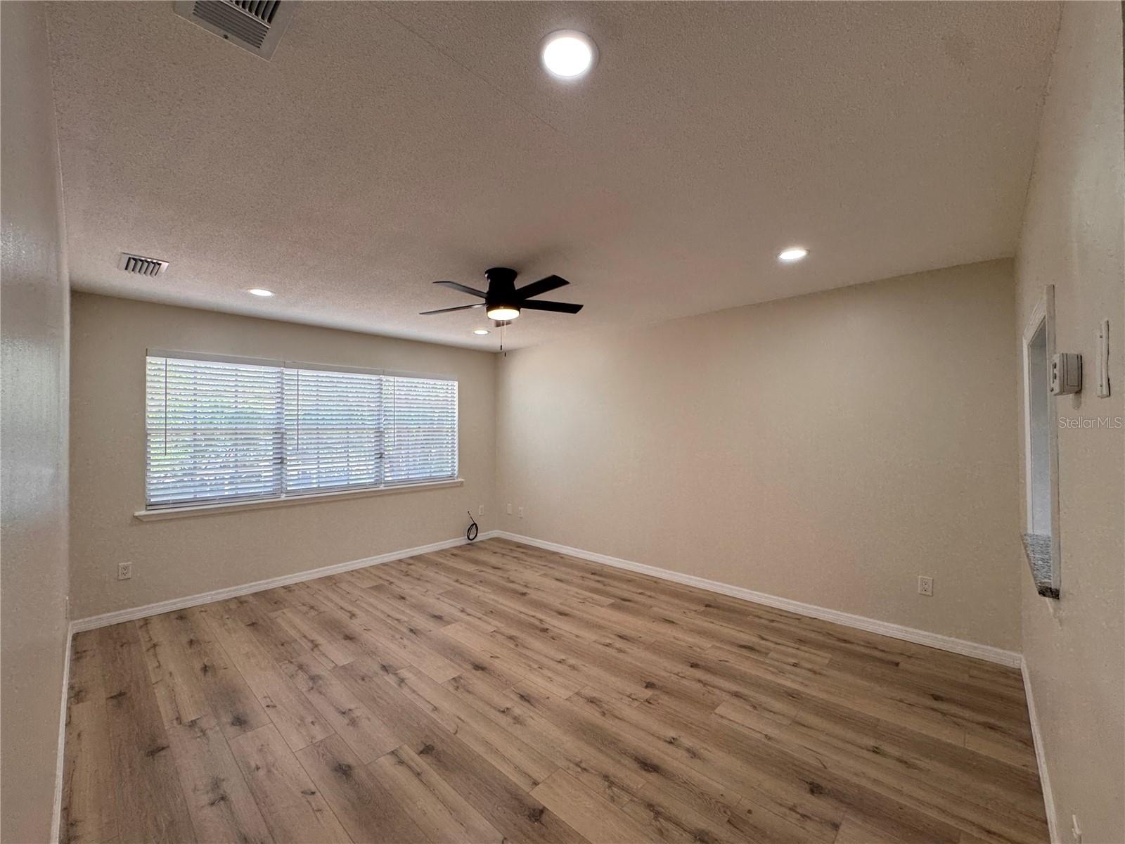 Image 7 of 18 For 791 Lake Avenue 6