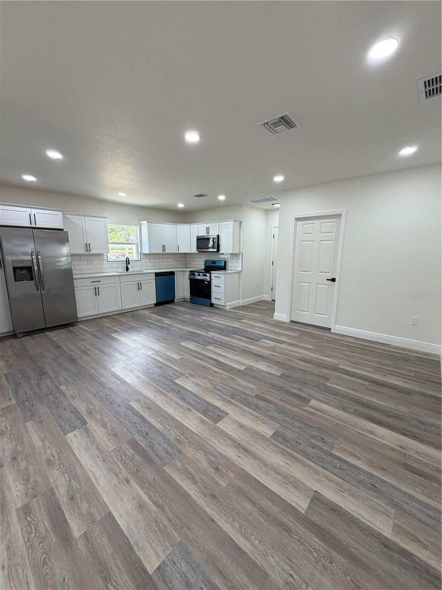 Image 10 of 14 For 7152 Palm Avenue