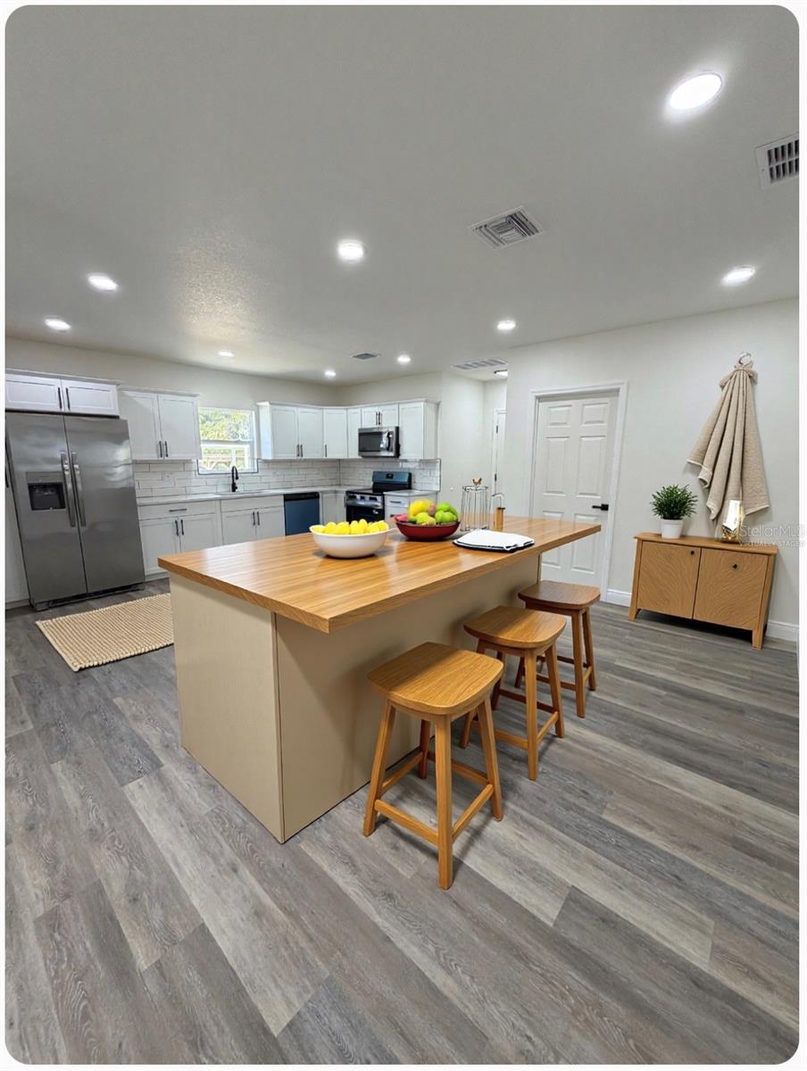 Image 3 of 14 For 7152 Palm Avenue