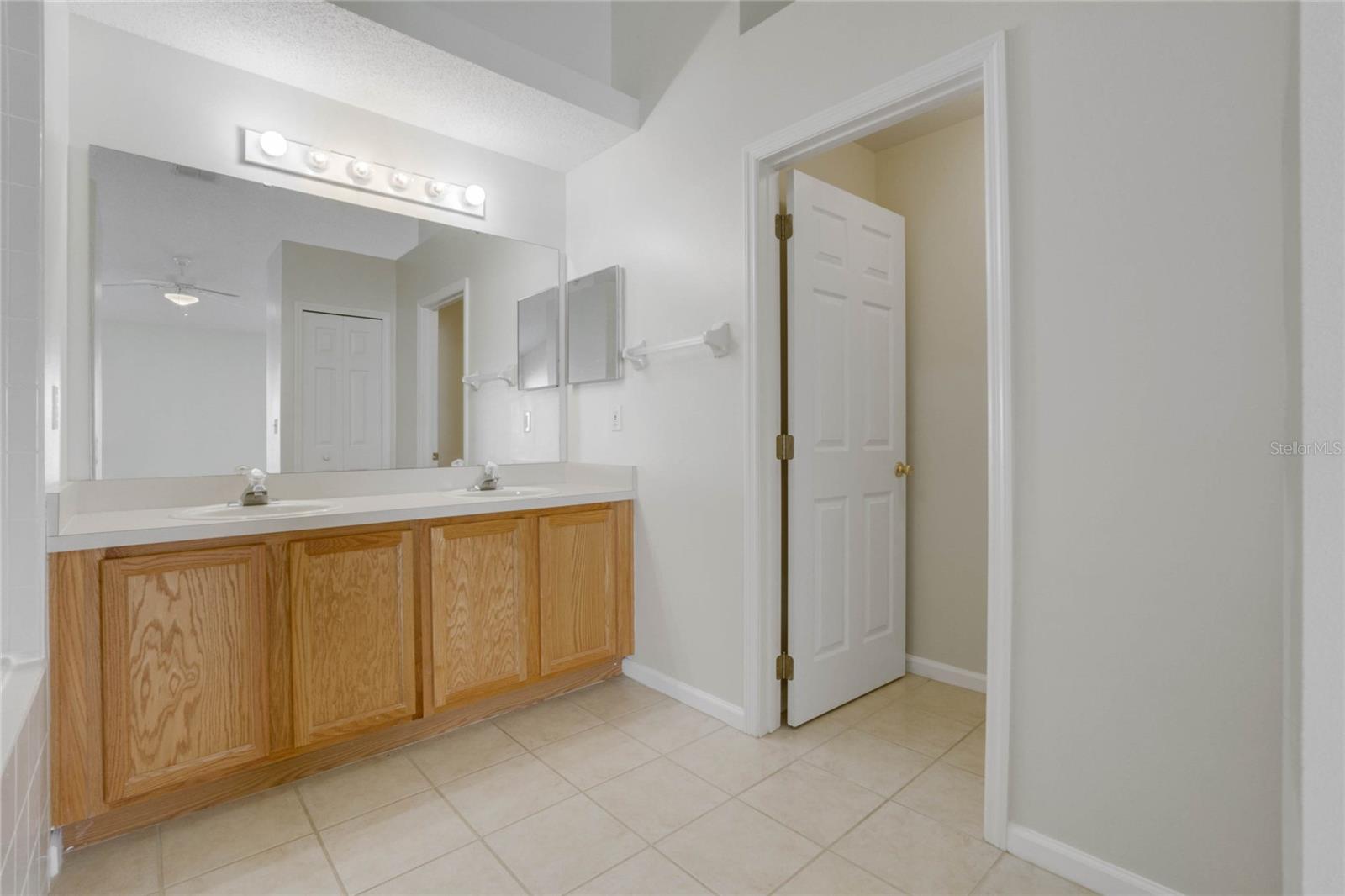 Image 14 of 29 For 15929 Bay Vista Drive