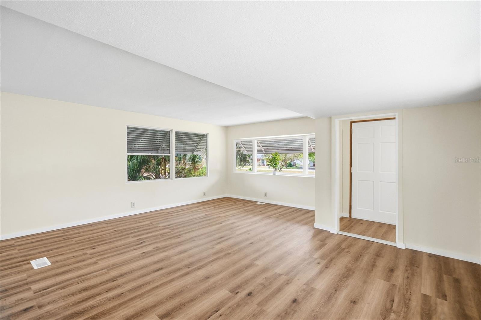 Image 13 of 35 For 14742 Mandarin Street