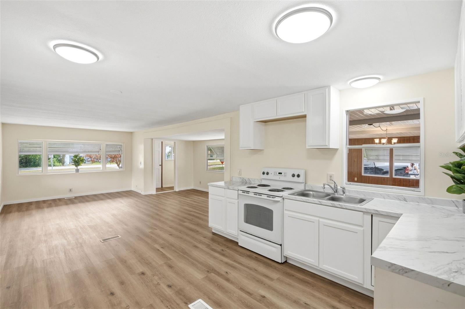 Image 21 of 35 For 14742 Mandarin Street
