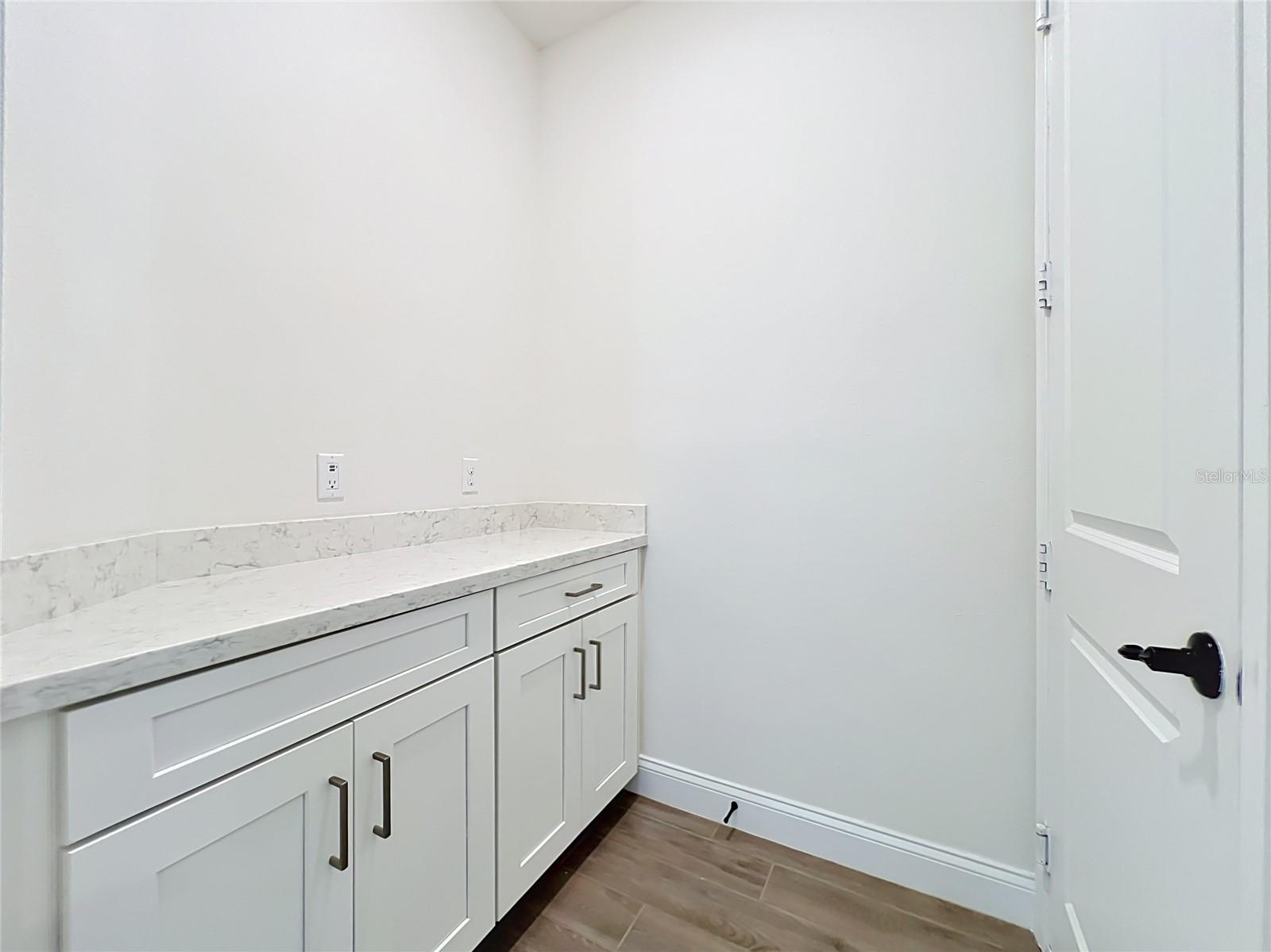 Image 20 of 100 For 8409 Vivaro Isle Way