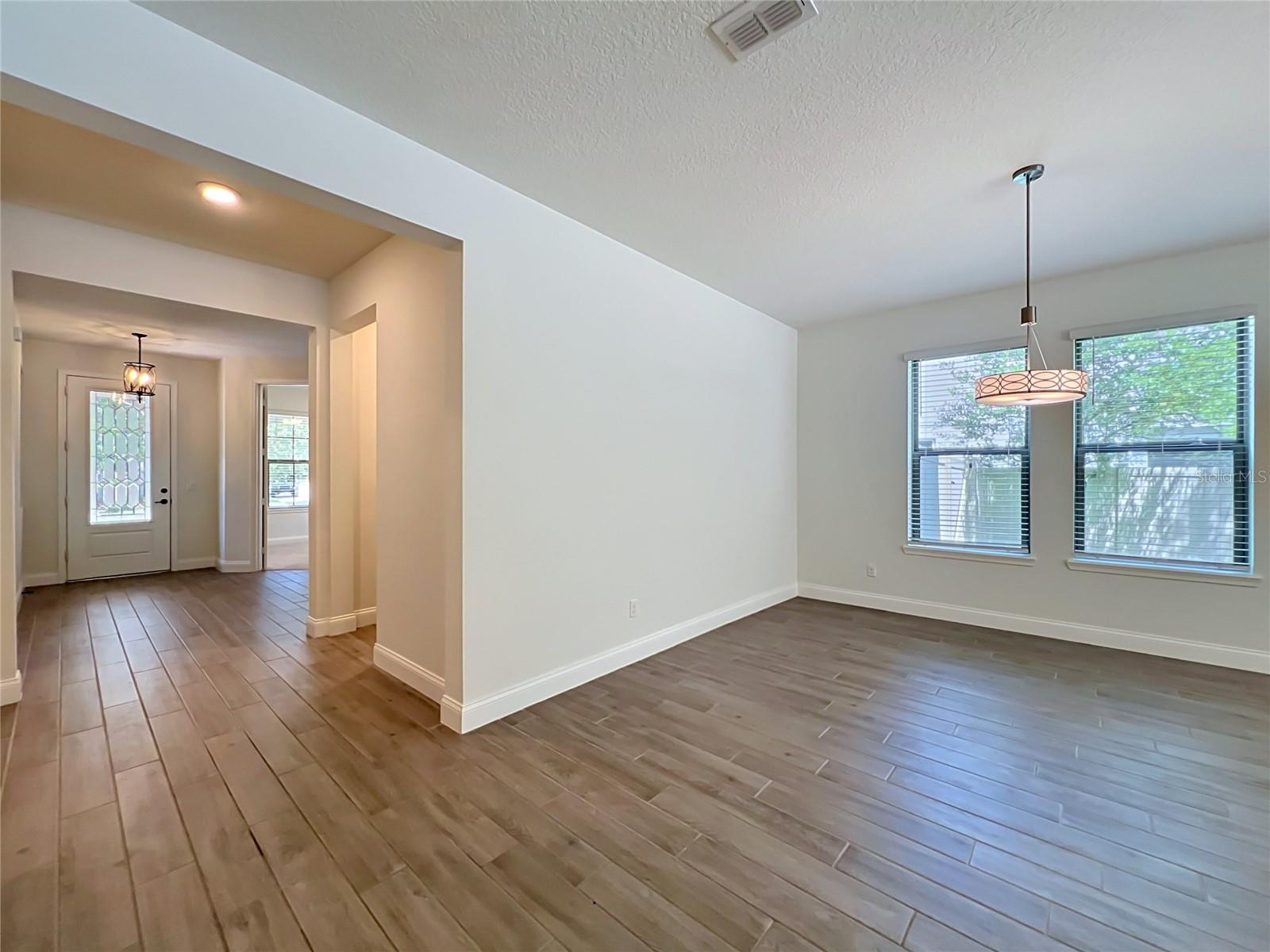 Image 21 of 100 For 8409 Vivaro Isle Way