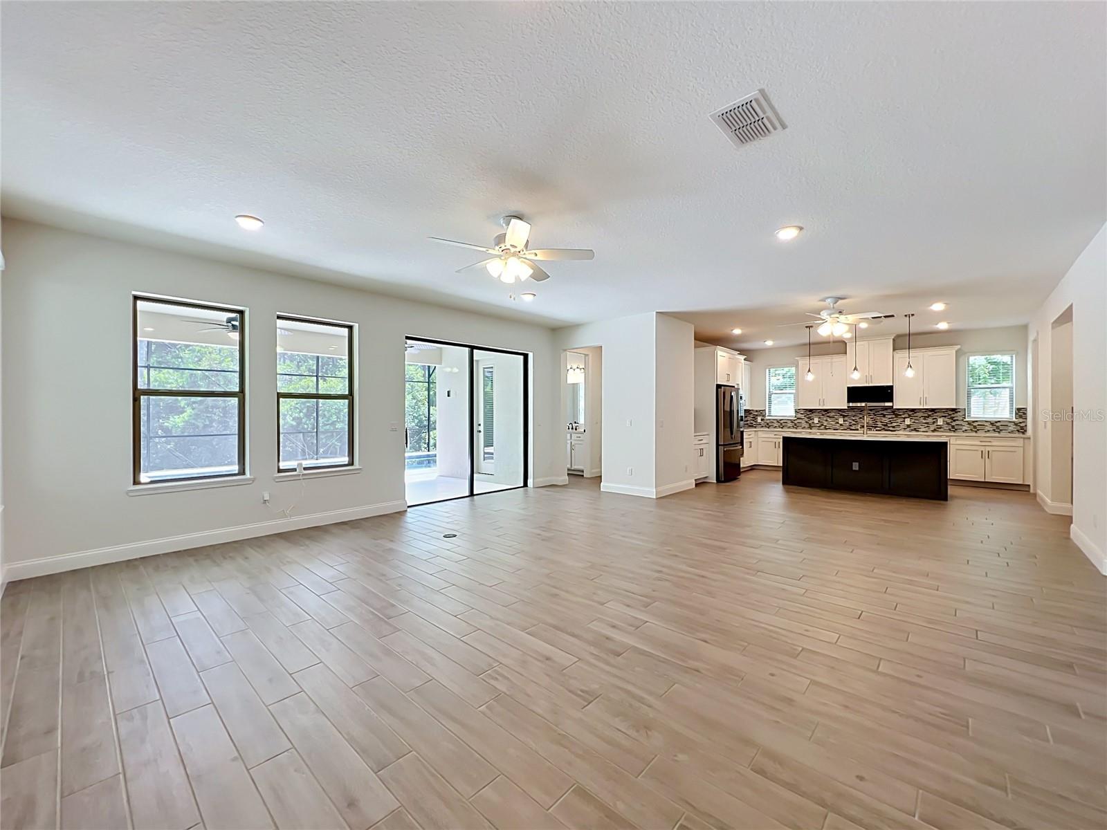 Image 23 of 100 For 8409 Vivaro Isle Way