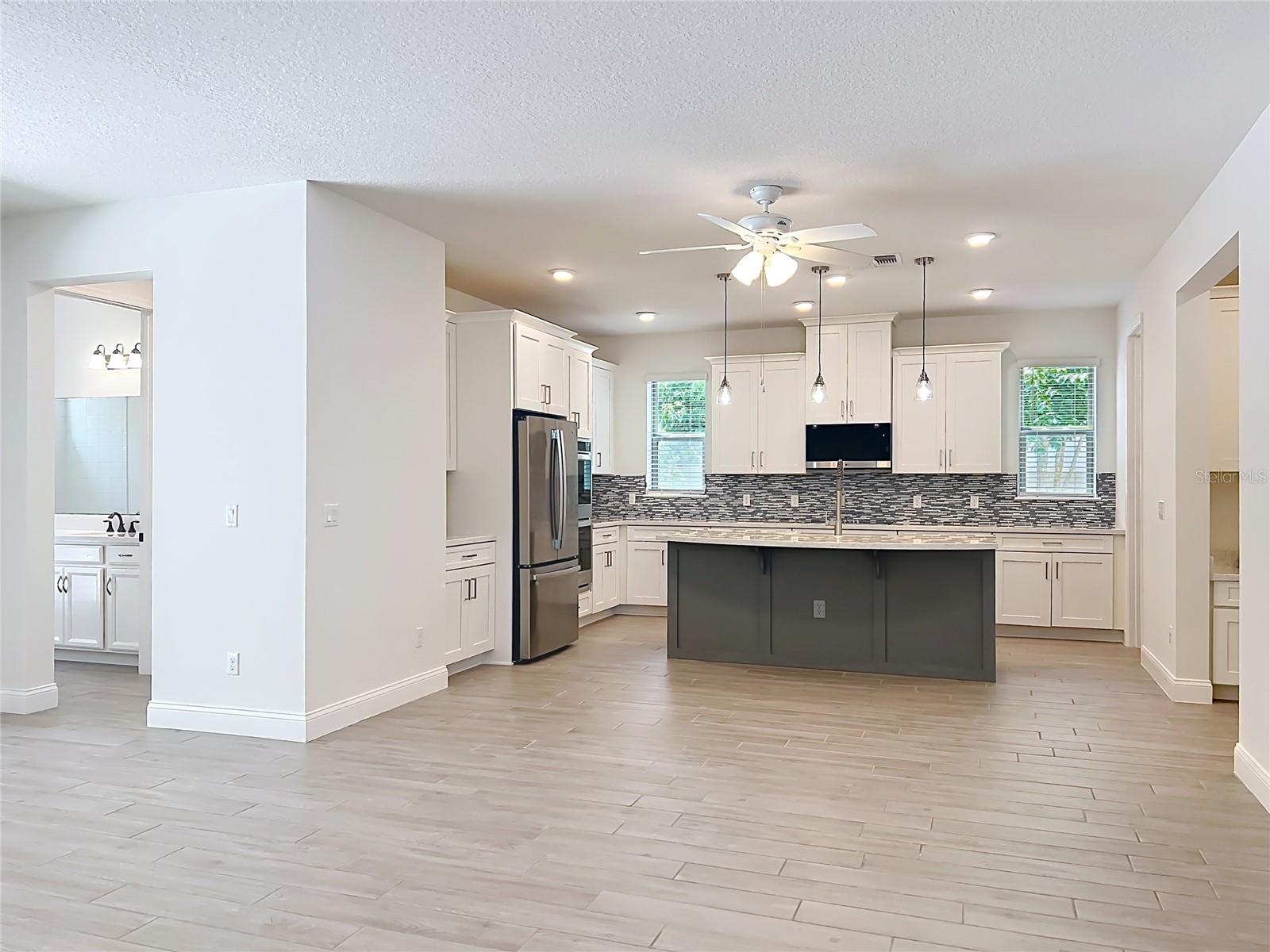 Image 24 of 100 For 8409 Vivaro Isle Way