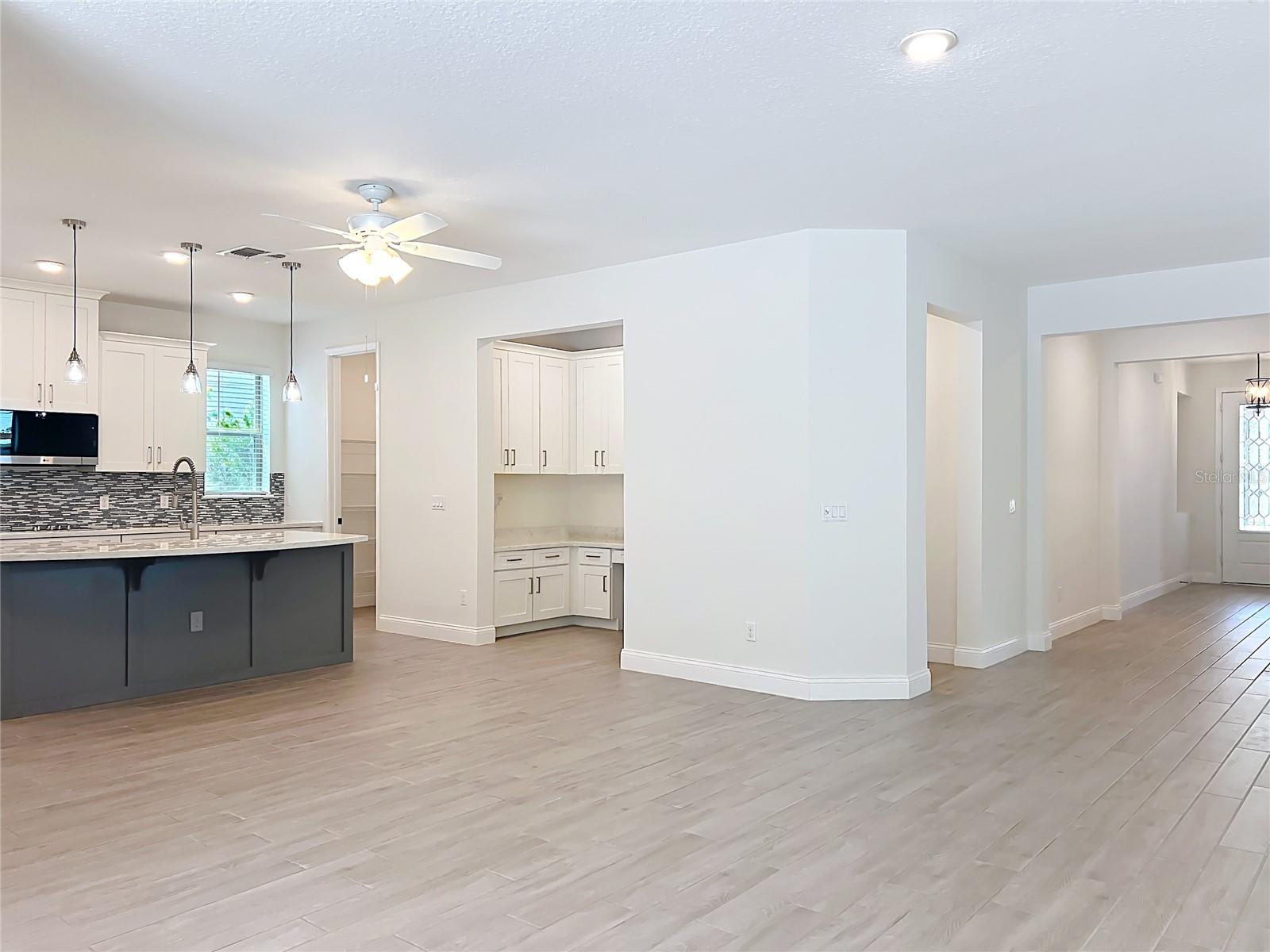 Image 25 of 100 For 8409 Vivaro Isle Way
