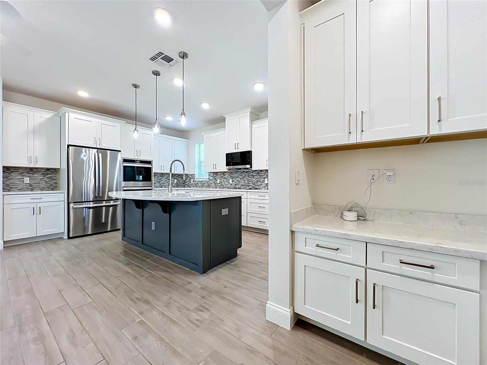 Image 30 of 100 For 8409 Vivaro Isle Way