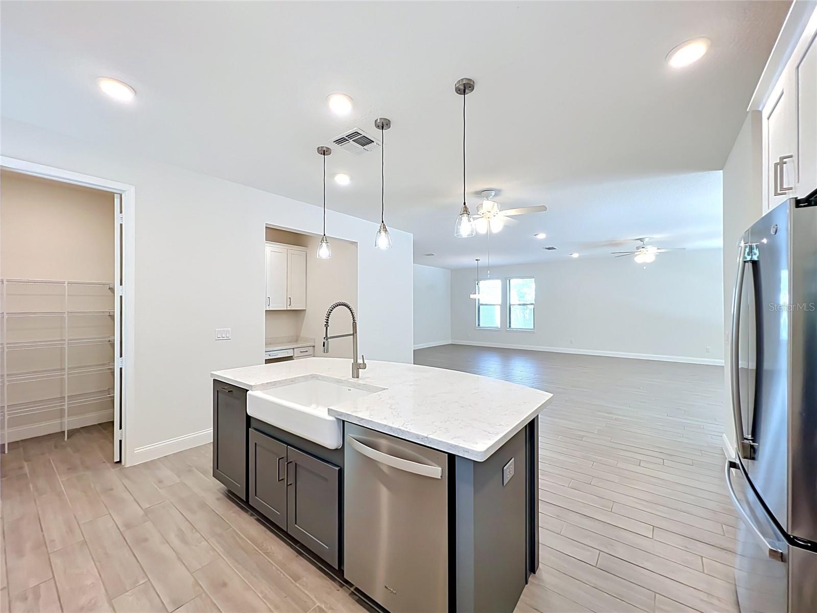 Image 33 of 100 For 8409 Vivaro Isle Way
