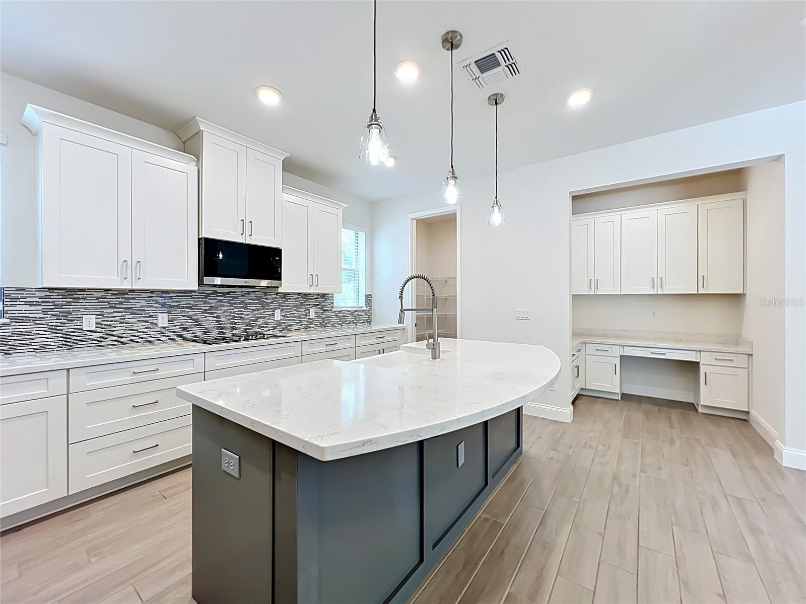 Image 35 of 100 For 8409 Vivaro Isle Way