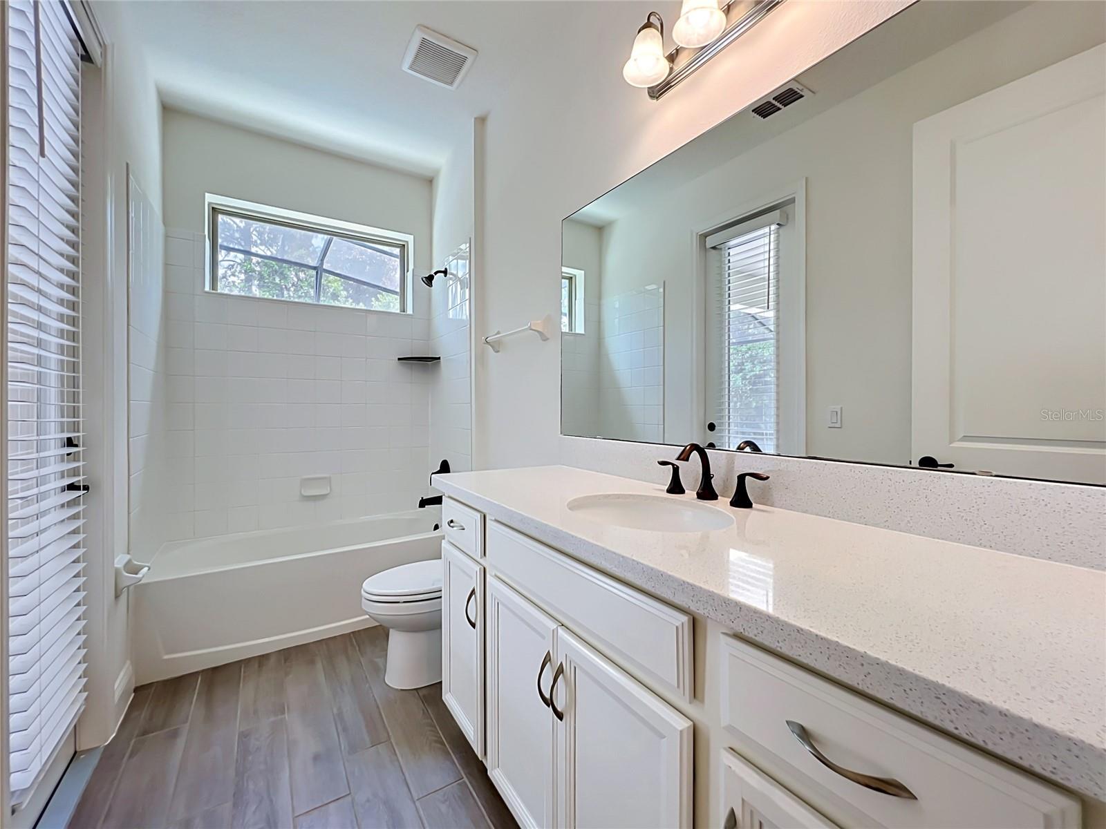 Image 44 of 100 For 8409 Vivaro Isle Way