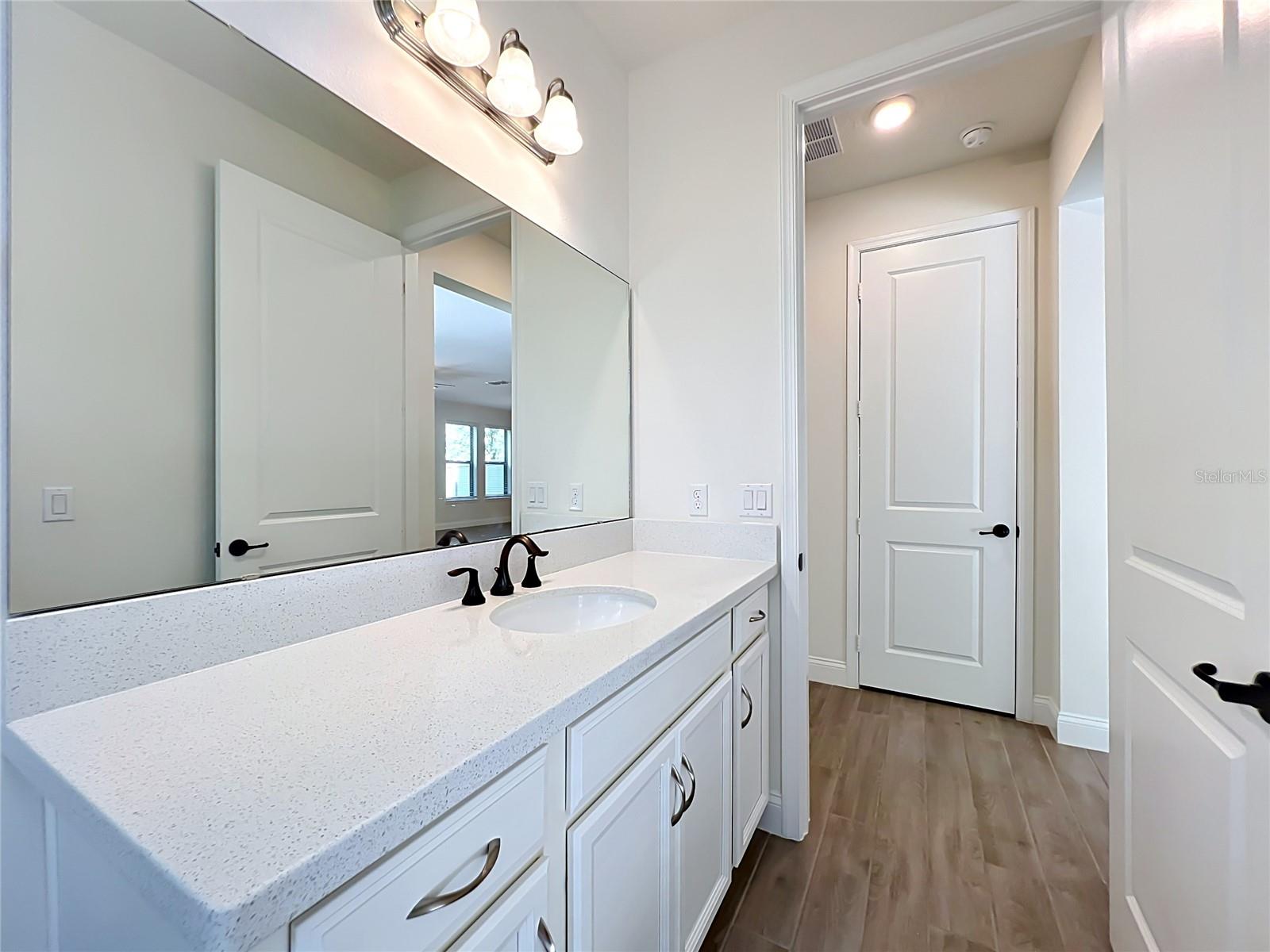 Image 45 of 100 For 8409 Vivaro Isle Way