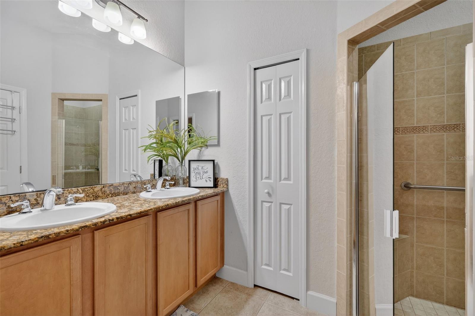 Image 8 of 24 For 1010 Green Gate Boulevard