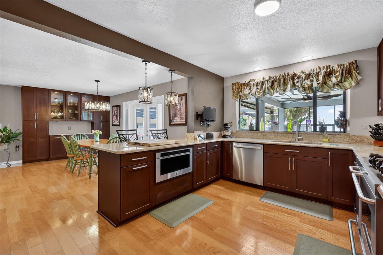 Image 13 of 83 For 32739 Lake Eustis Drive