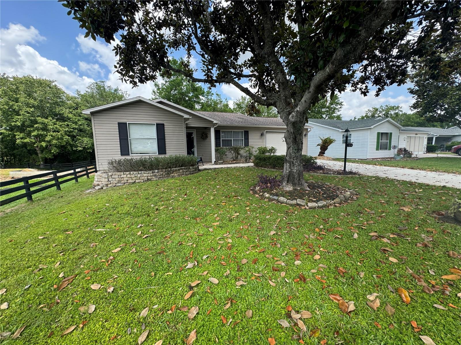 Details for 314 Juarez Way, LADY LAKE, FL 32159