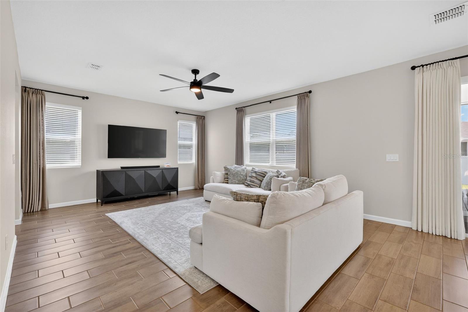 Image 11 of 53 For 3710 Malad Way