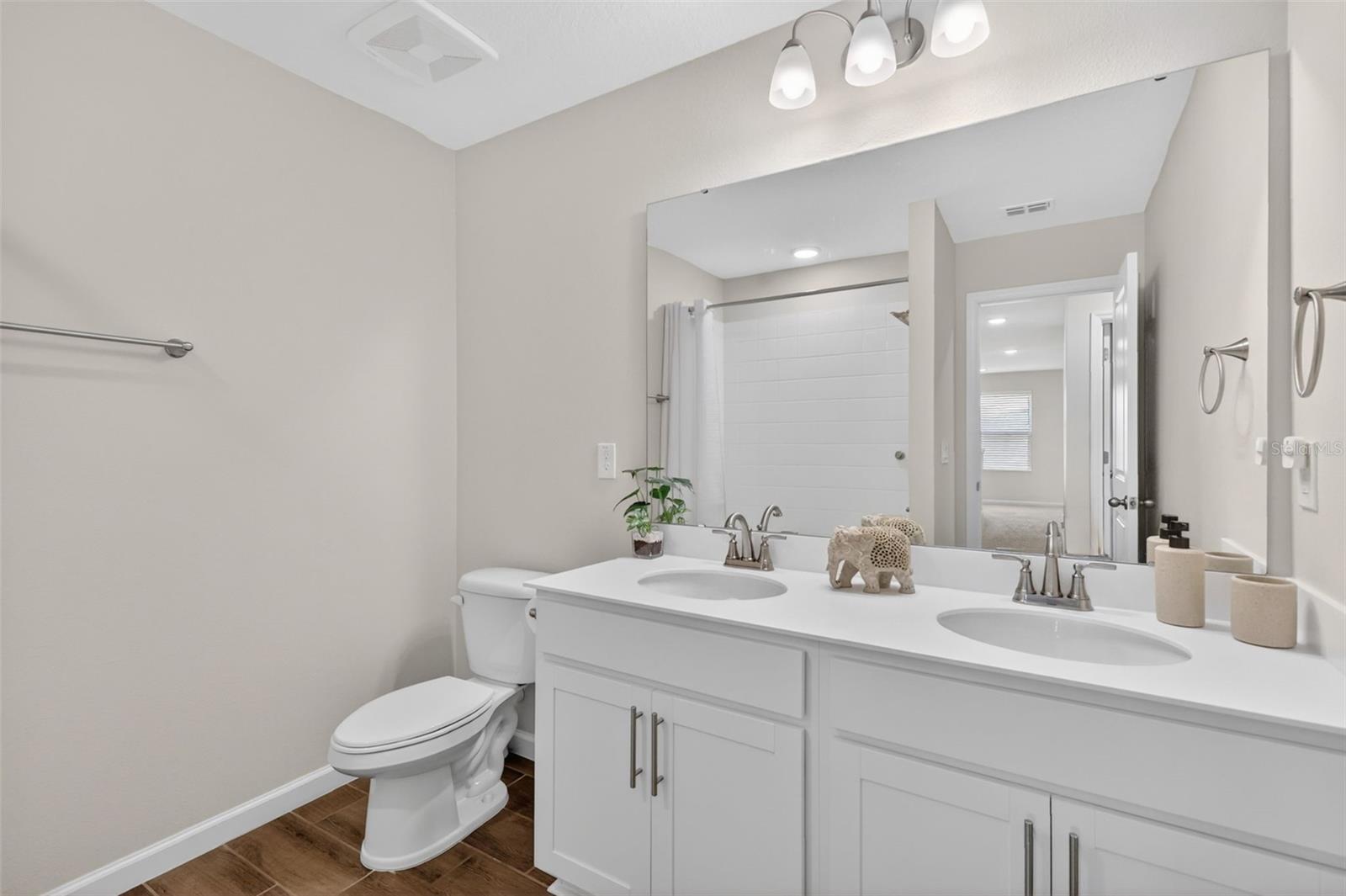 Image 25 of 53 For 3710 Malad Way